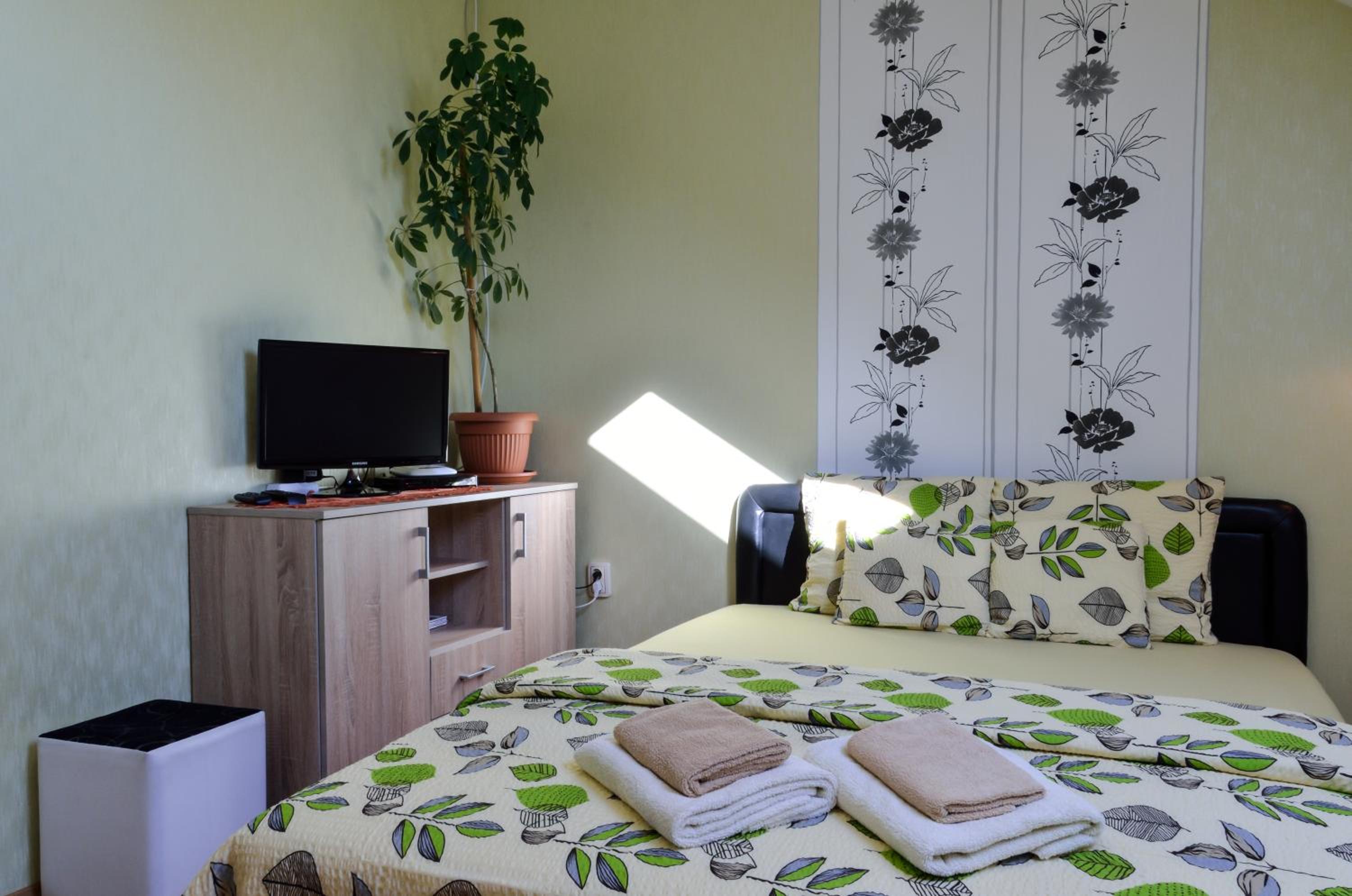 Two-Bedroom Upstairs Apartment with Garden View - Photo 22