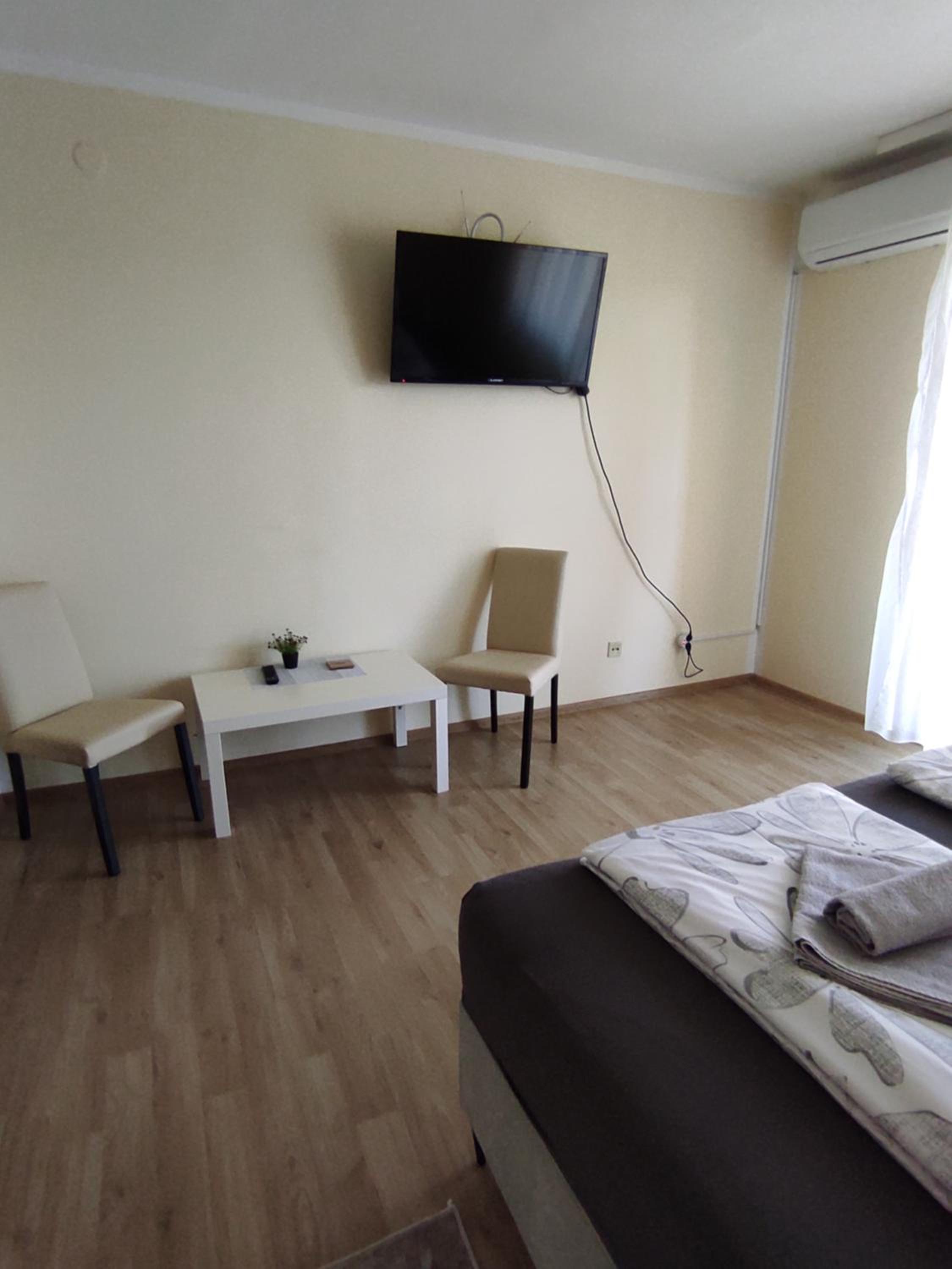 One-Bedroom Apartment - Photo 6