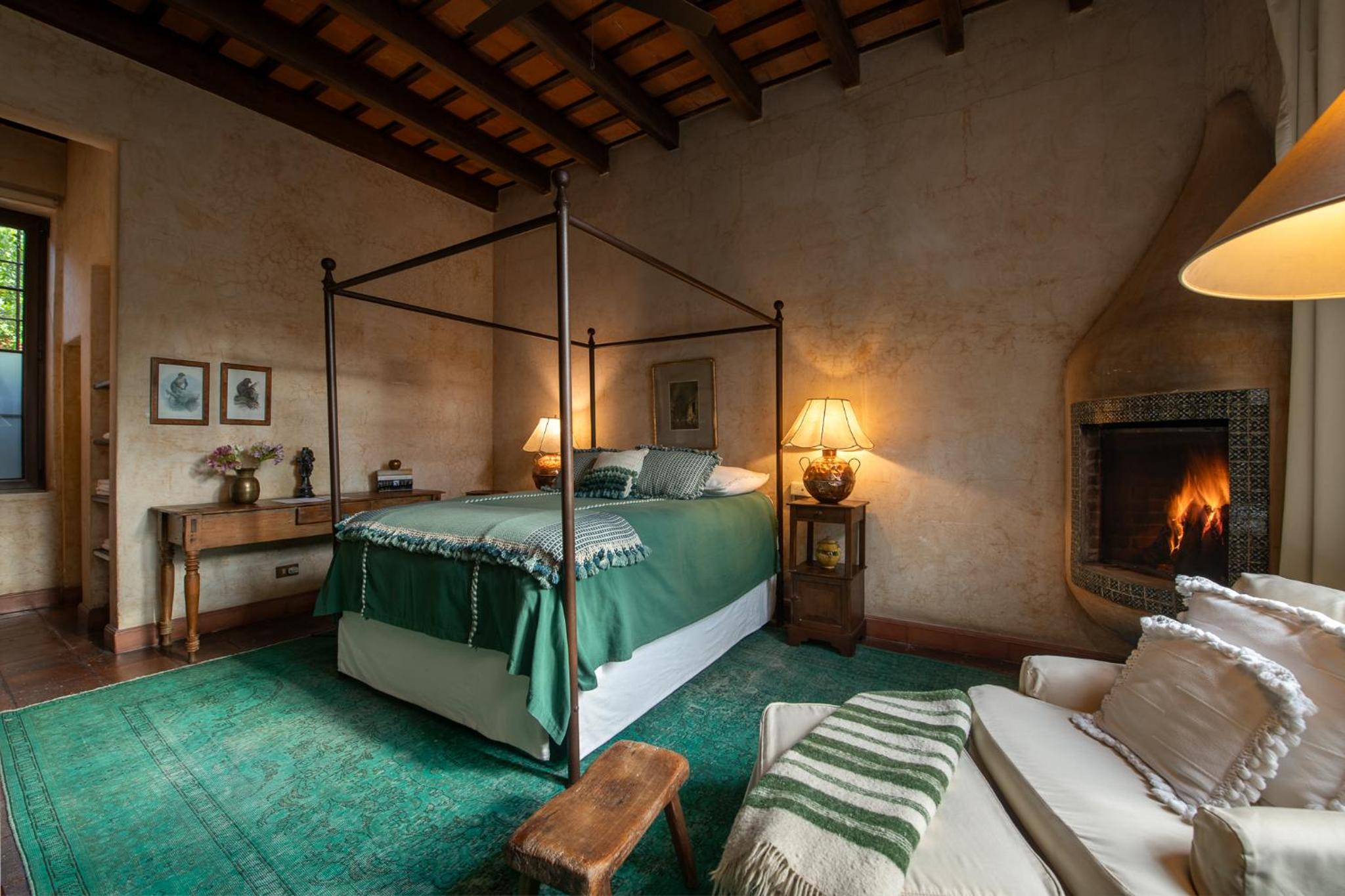 Deluxe Queen Room