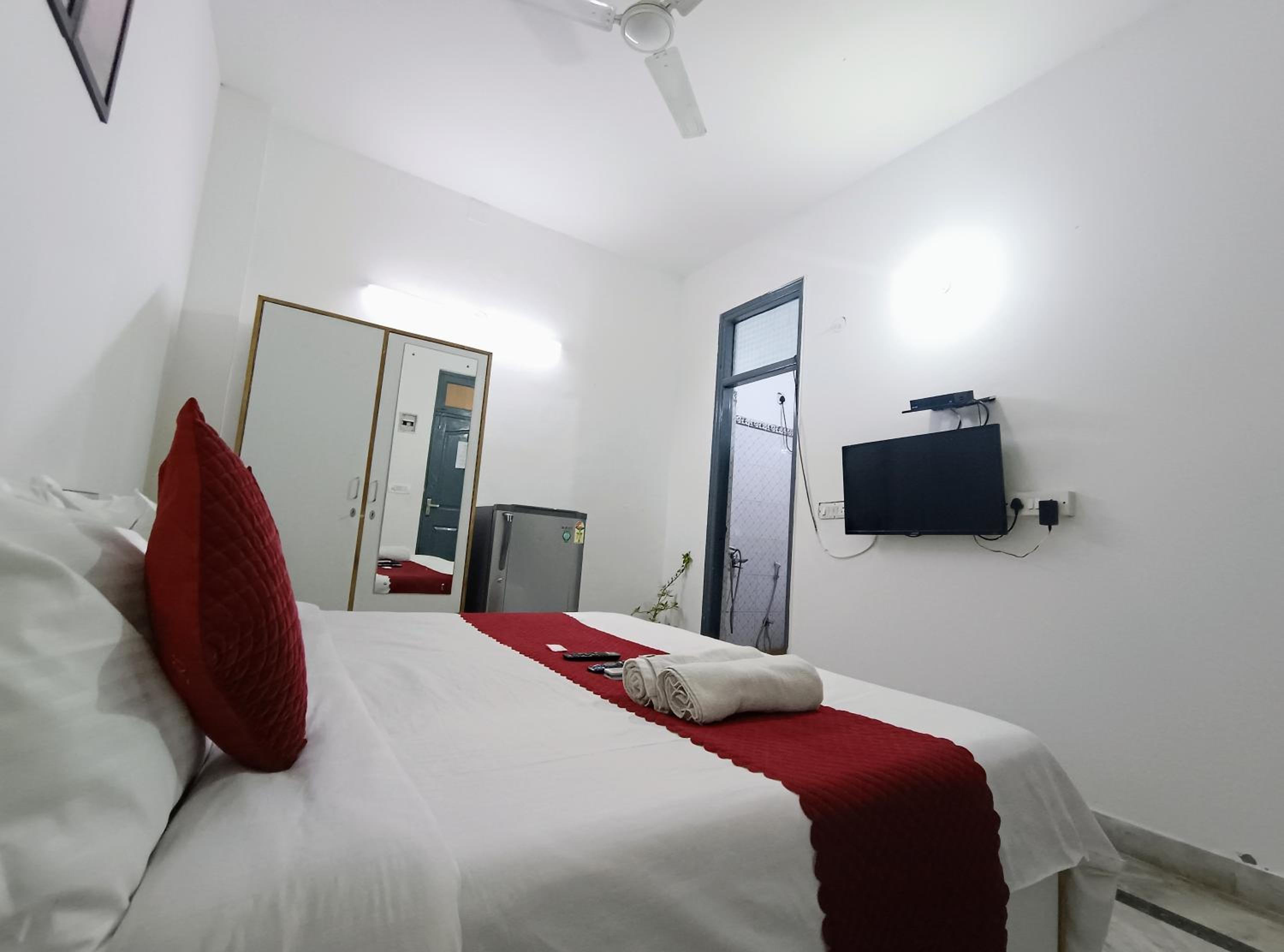 Double Room - Photo 28