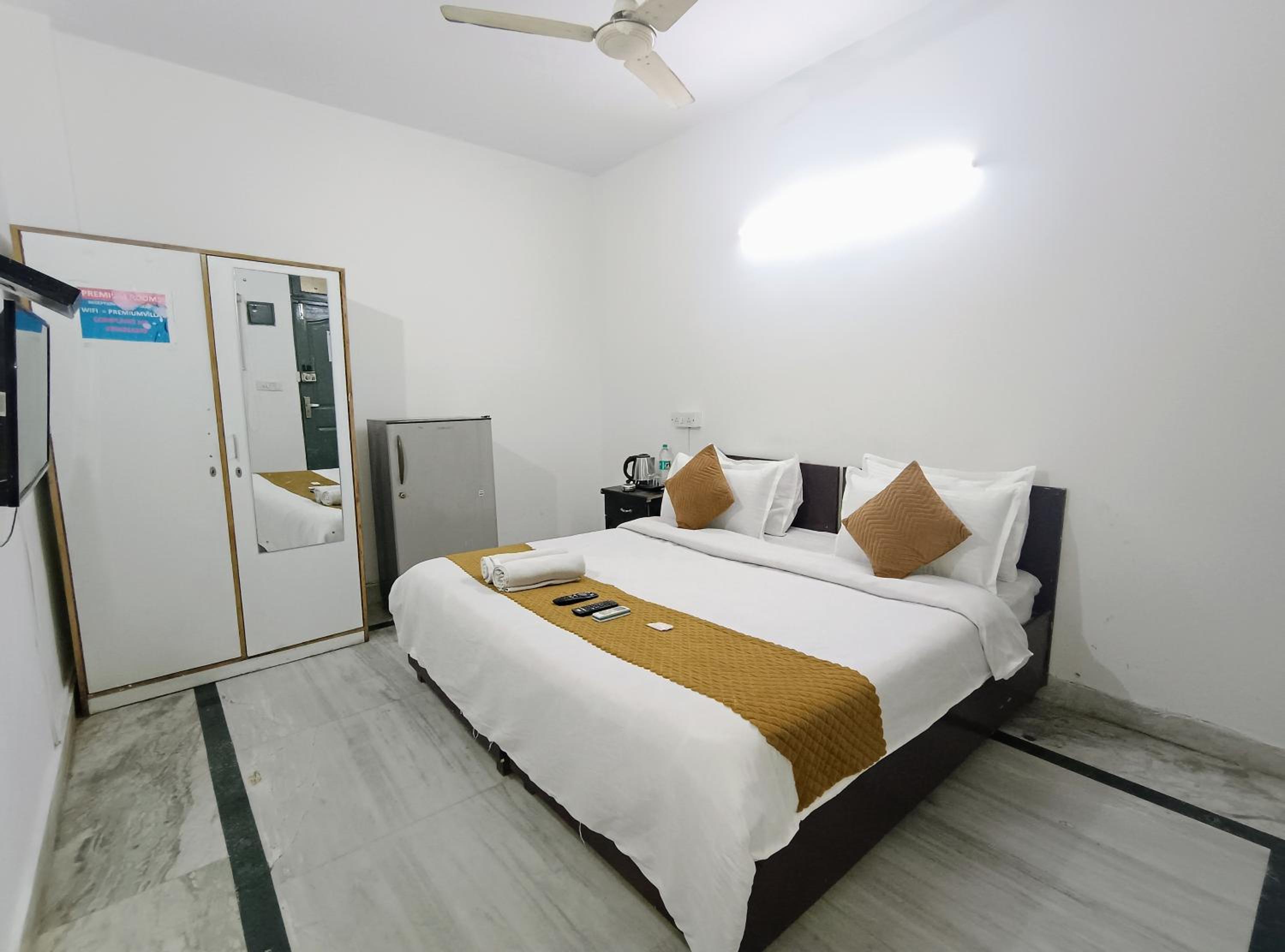 Double Room - Photo 25