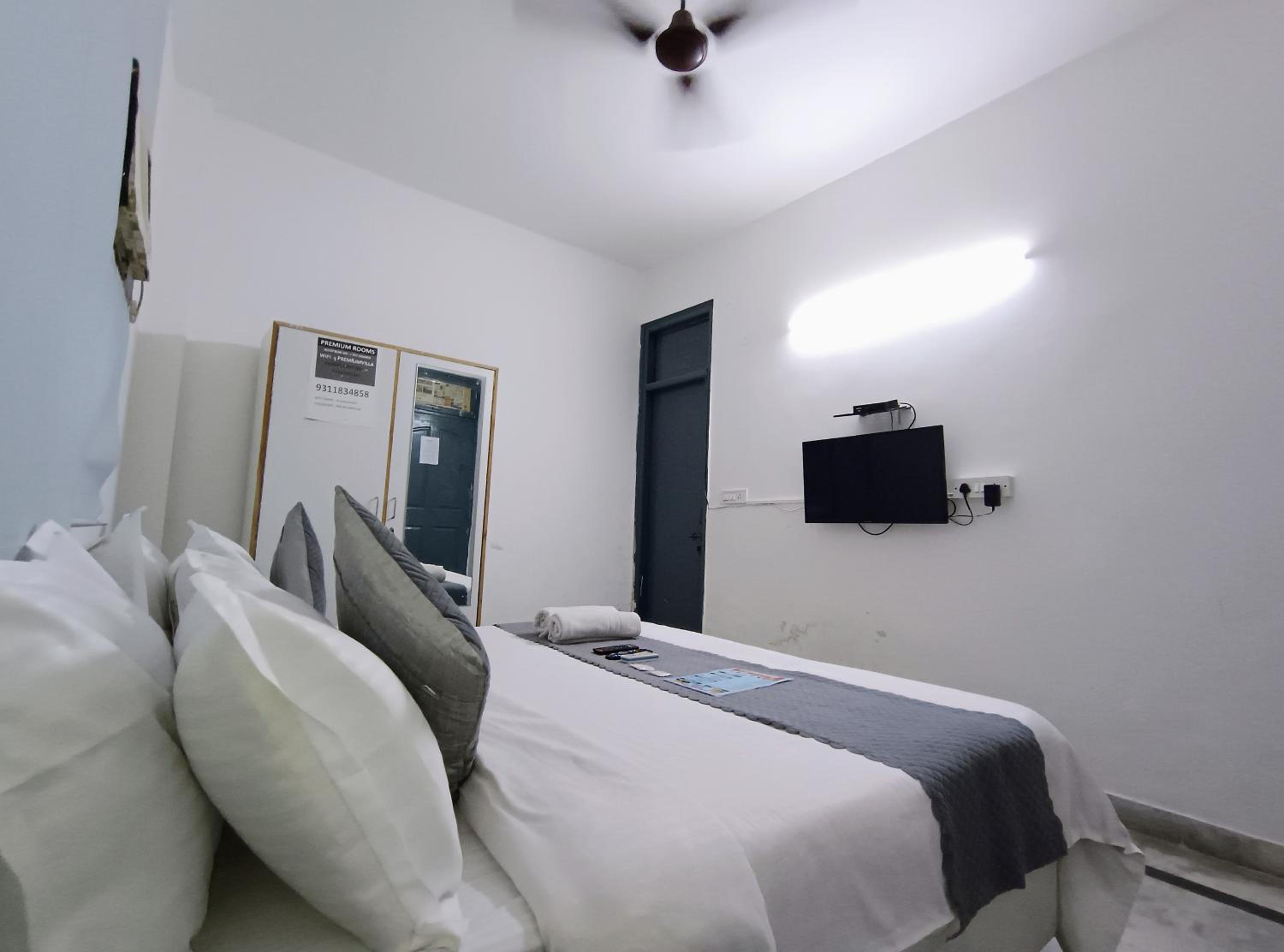 Double Room - Photo 11