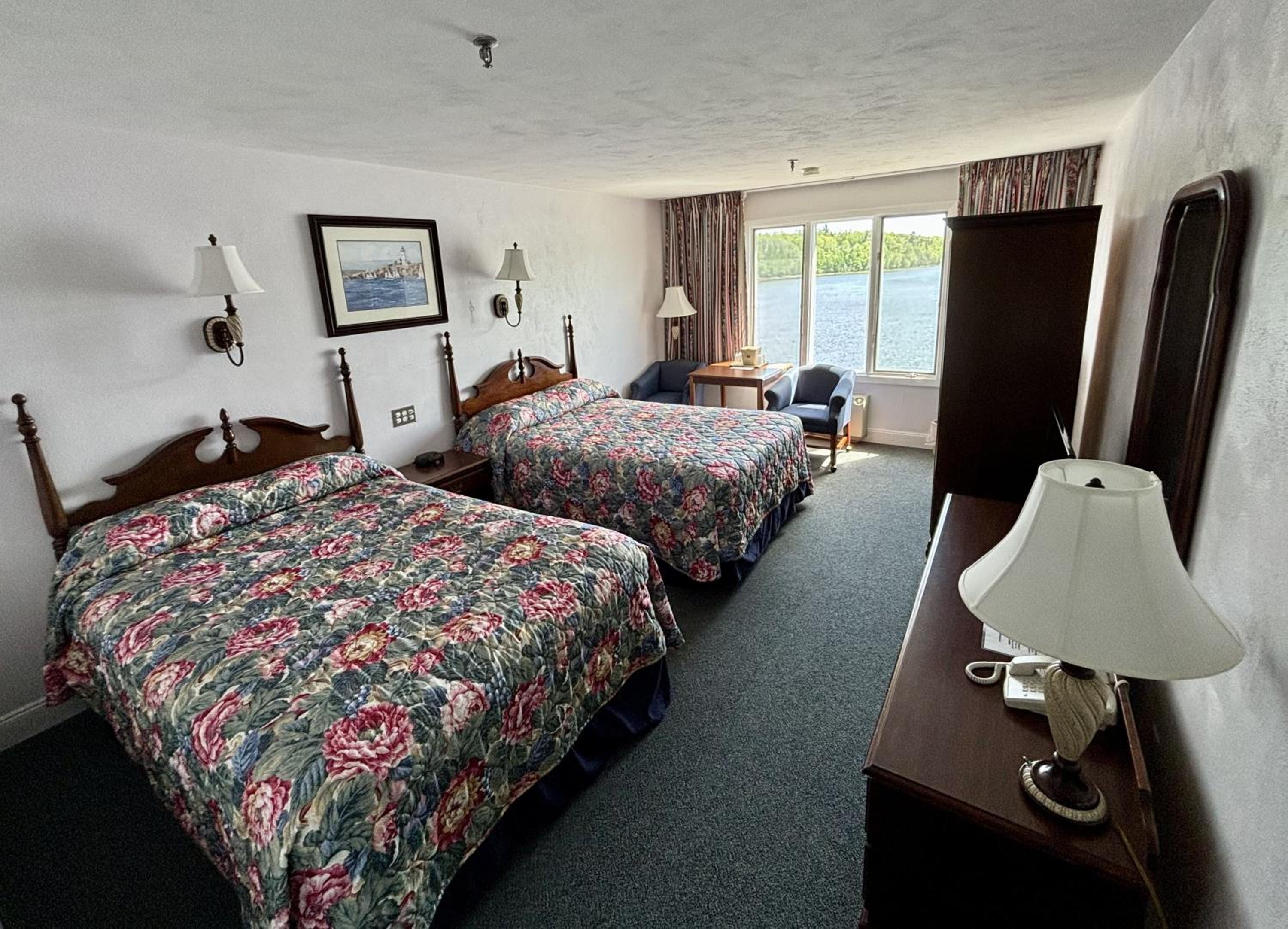 Double Room with Two Double Beds and River View photo 1