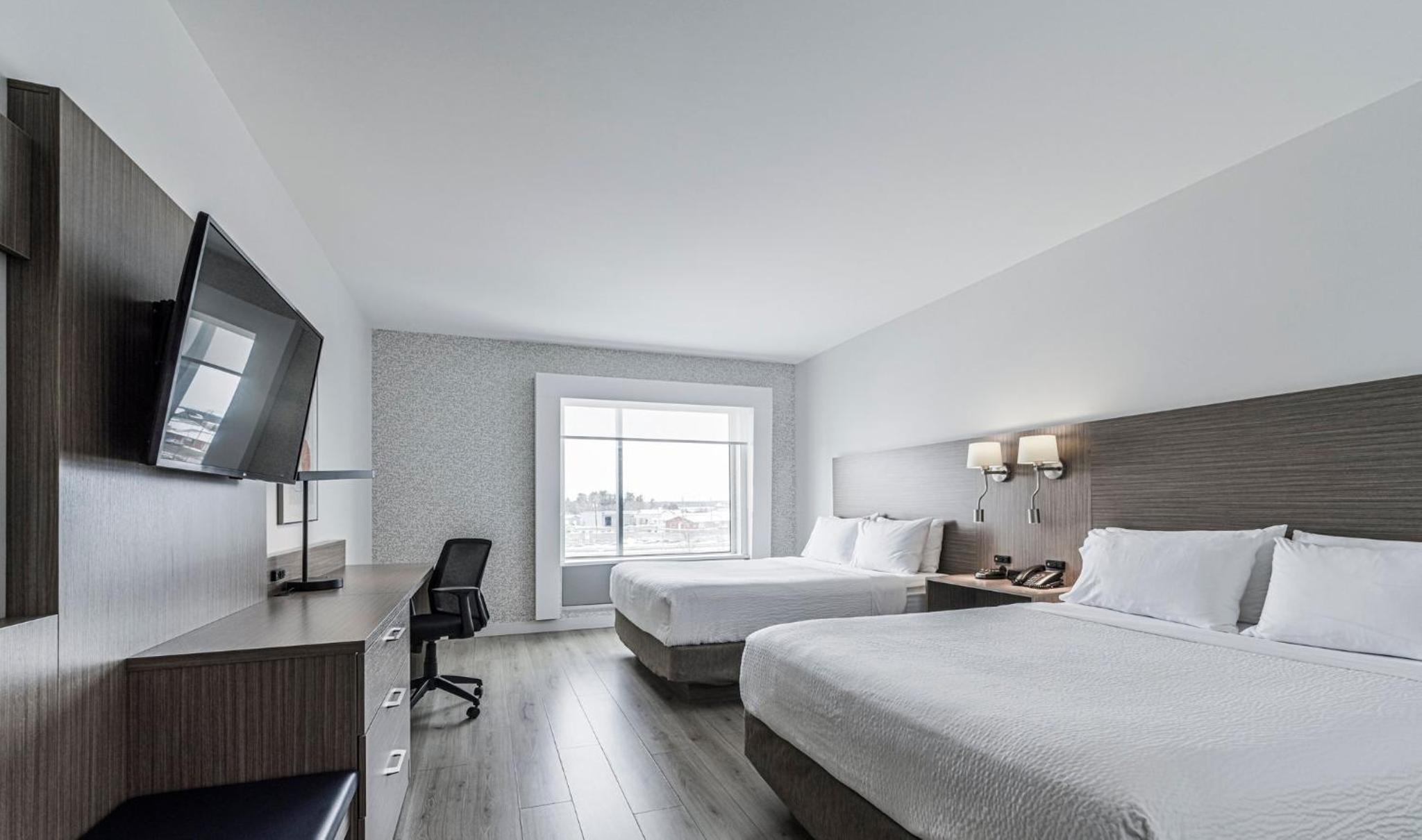 Standard Room with Two Queen Beds - Photo 2