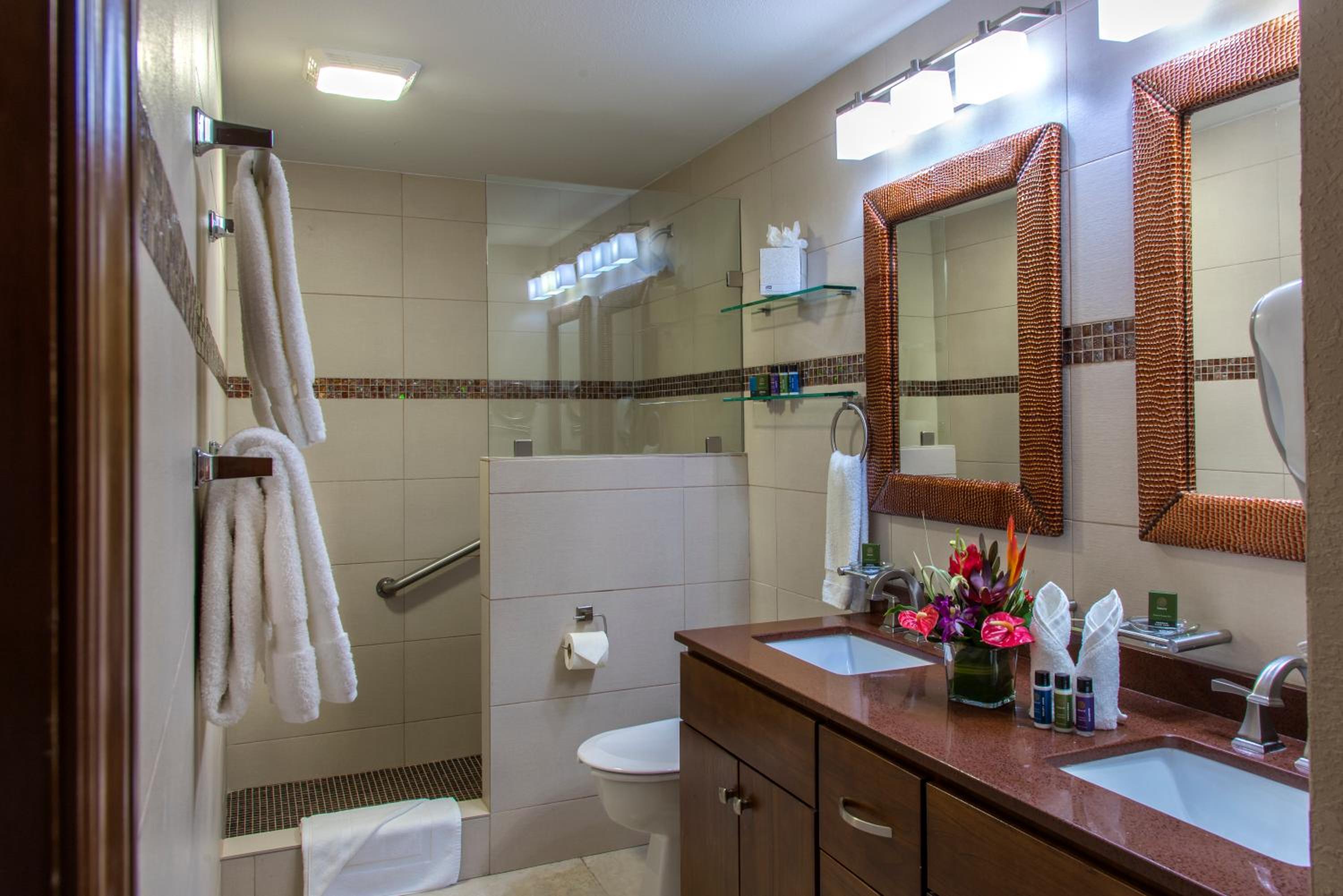 Deluxe Two-Bedroom Suite with Fully Equipped Kitchen