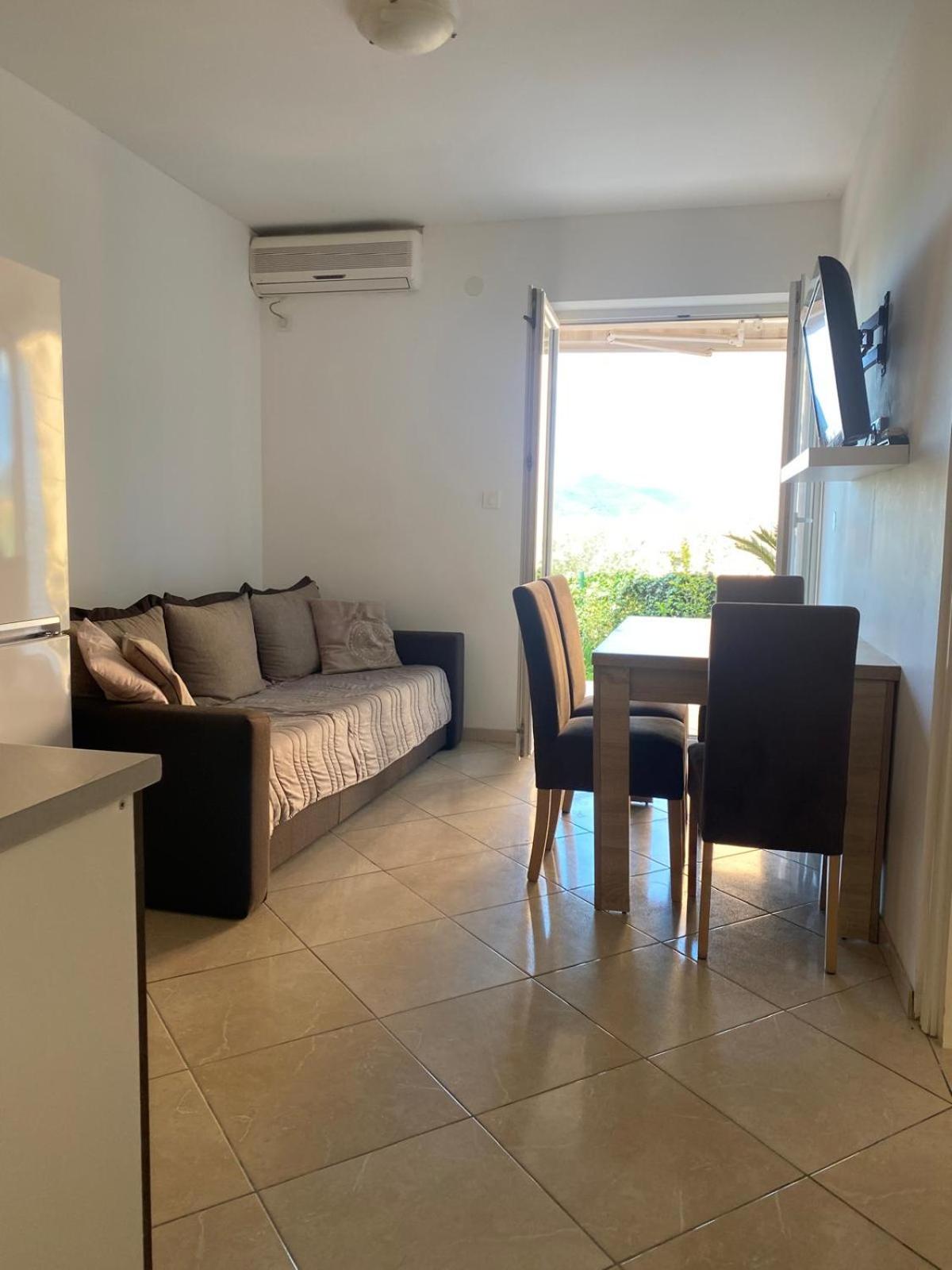 One-Bedroom Apartment with Garden View