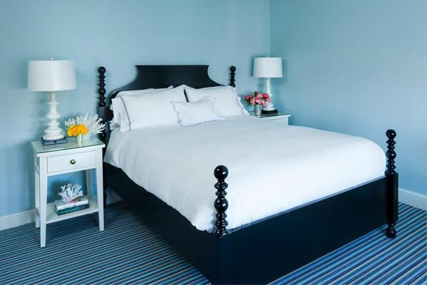 One Queen Bed | Town Side