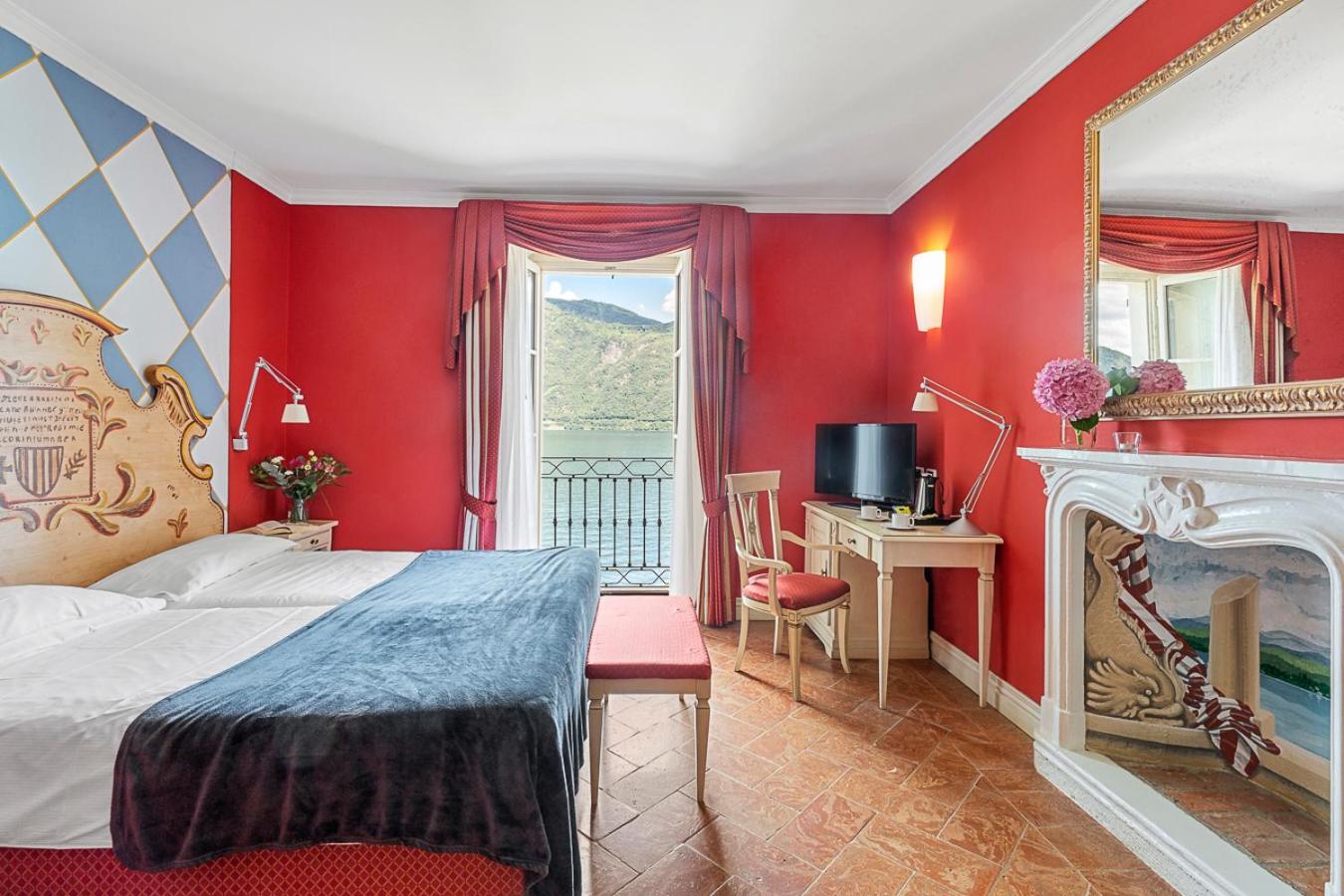 Standard Twin Room with Lake View