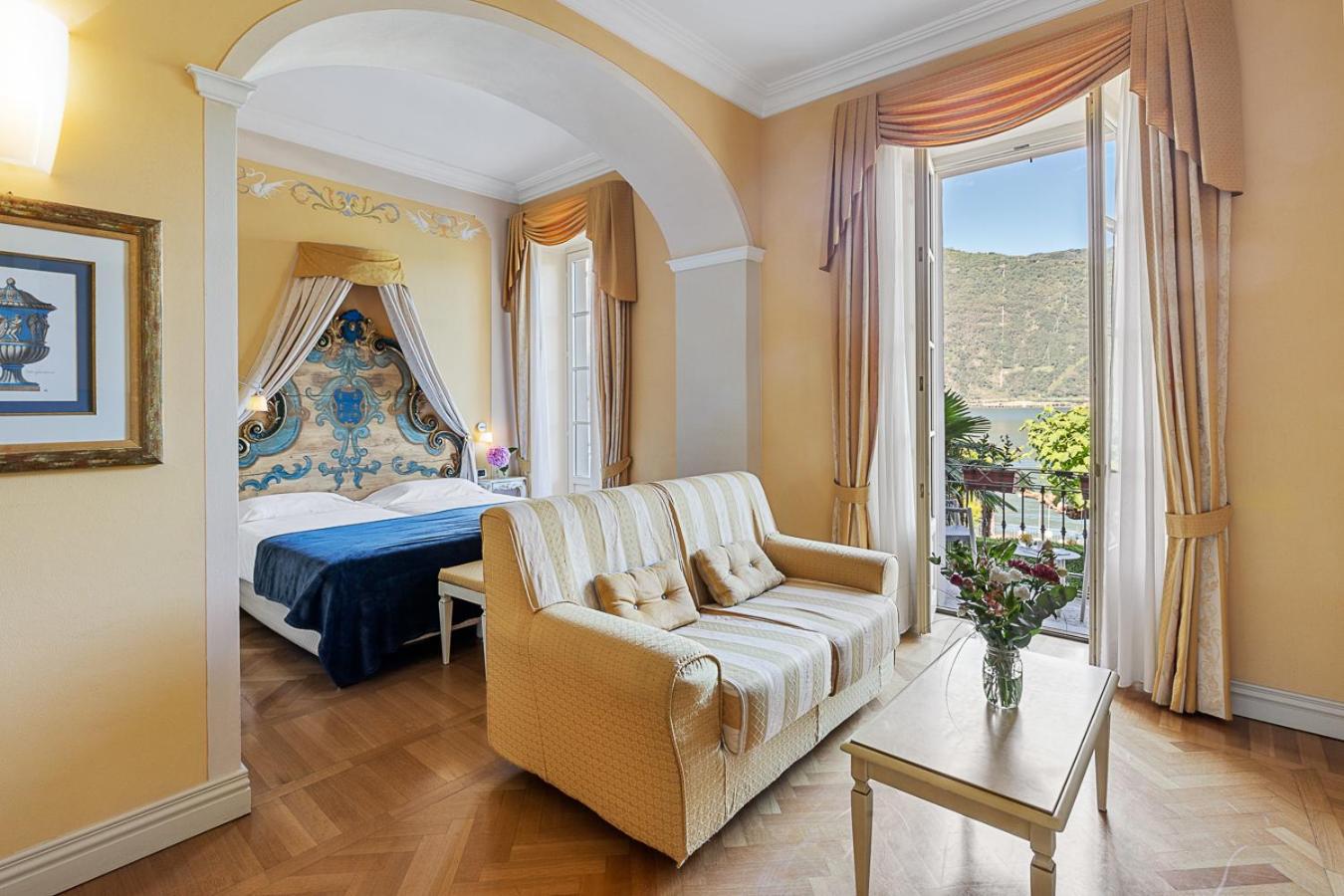 Junior Suite with Lake View