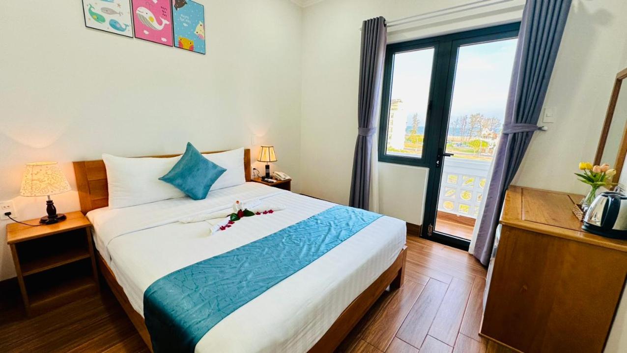 Double Room with Balcony and Sea View