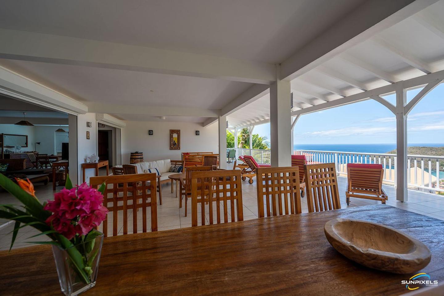 Villa photo 2