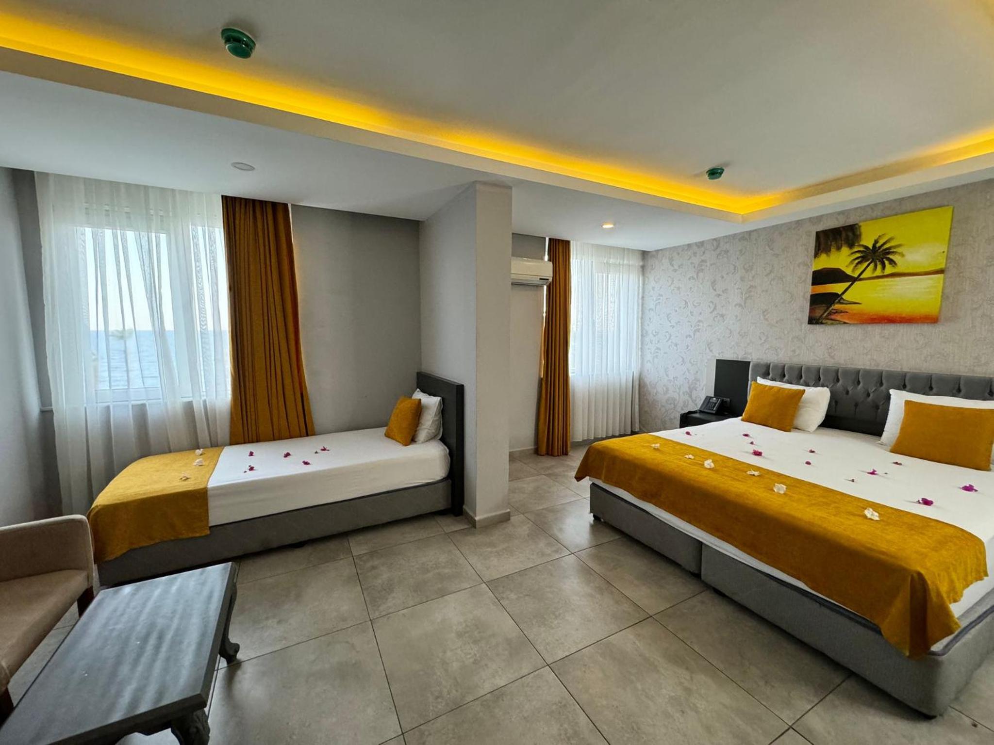 Standard Double or Twin Room thumbnail 6
