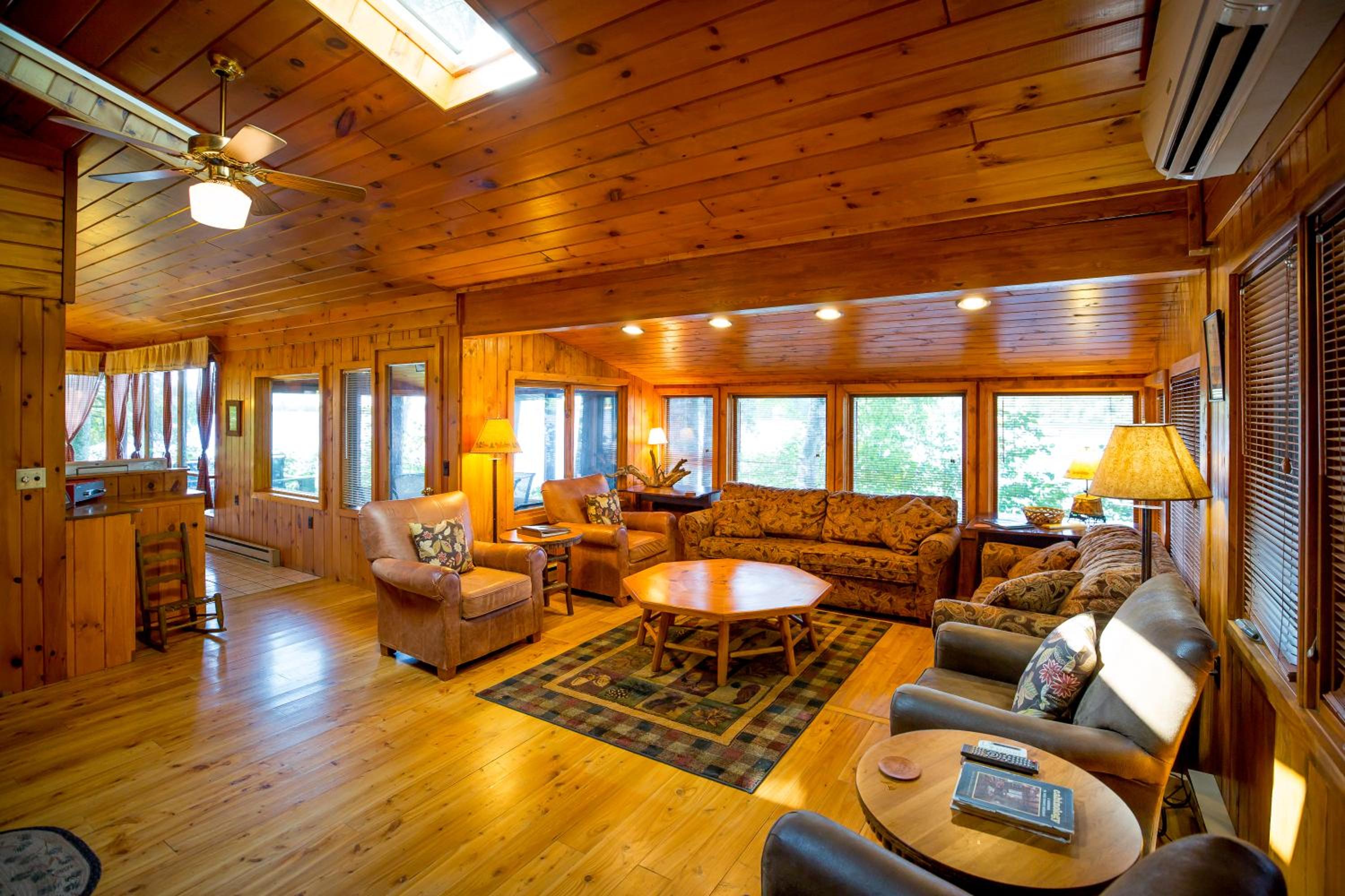 Five-Bedroom House photo 2