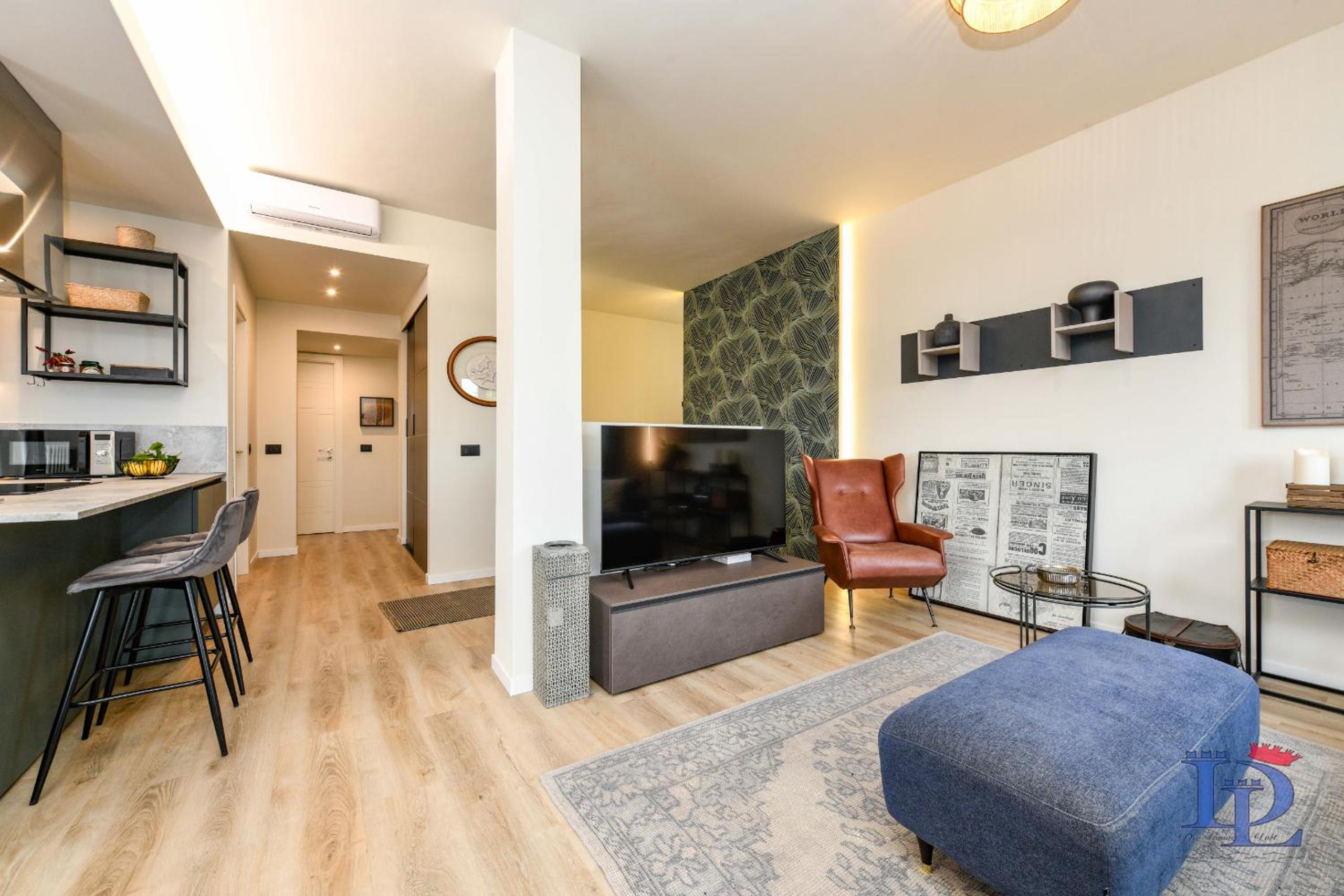 Apartment With Lake View