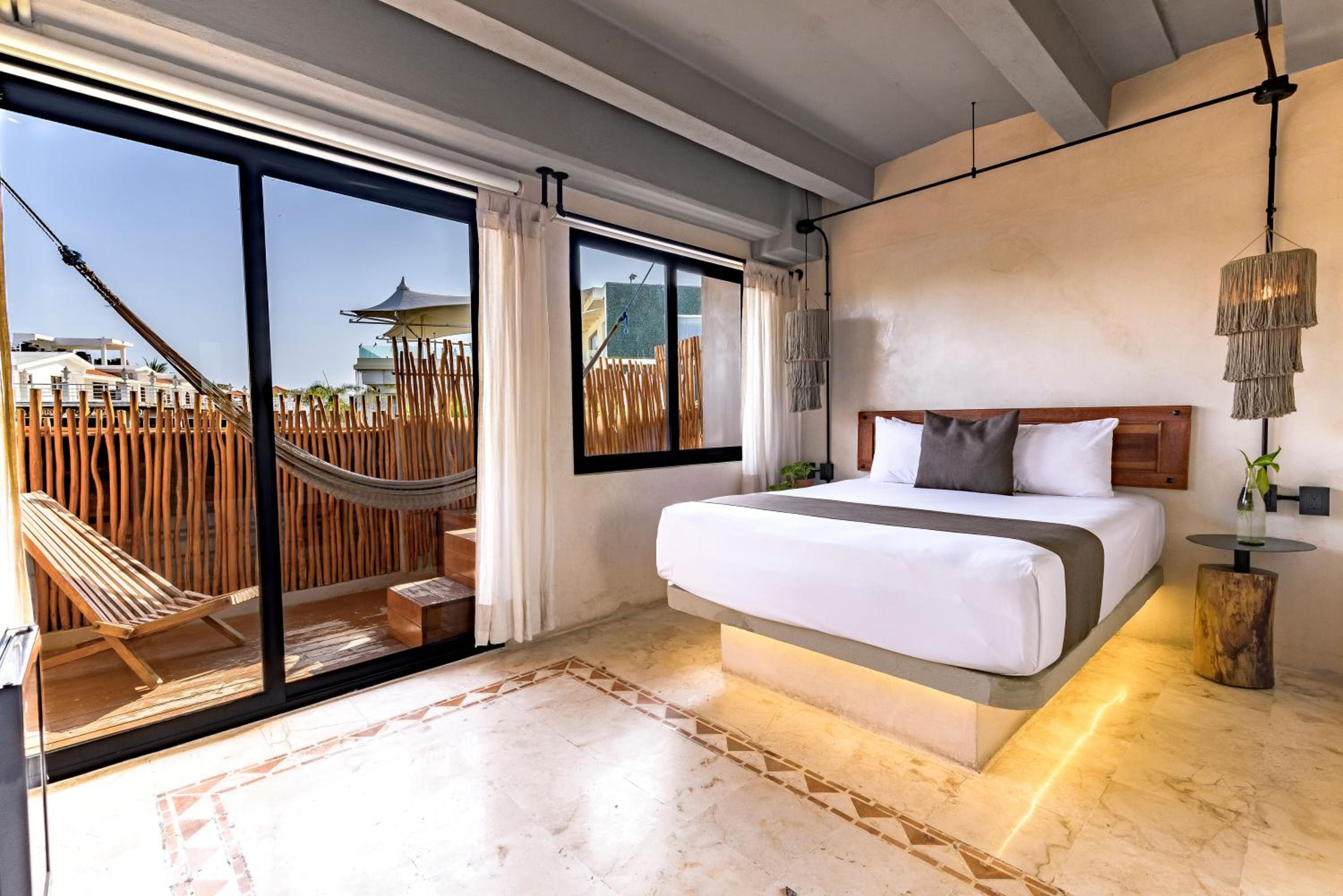 Junior Suite with Balcony - Photo 1