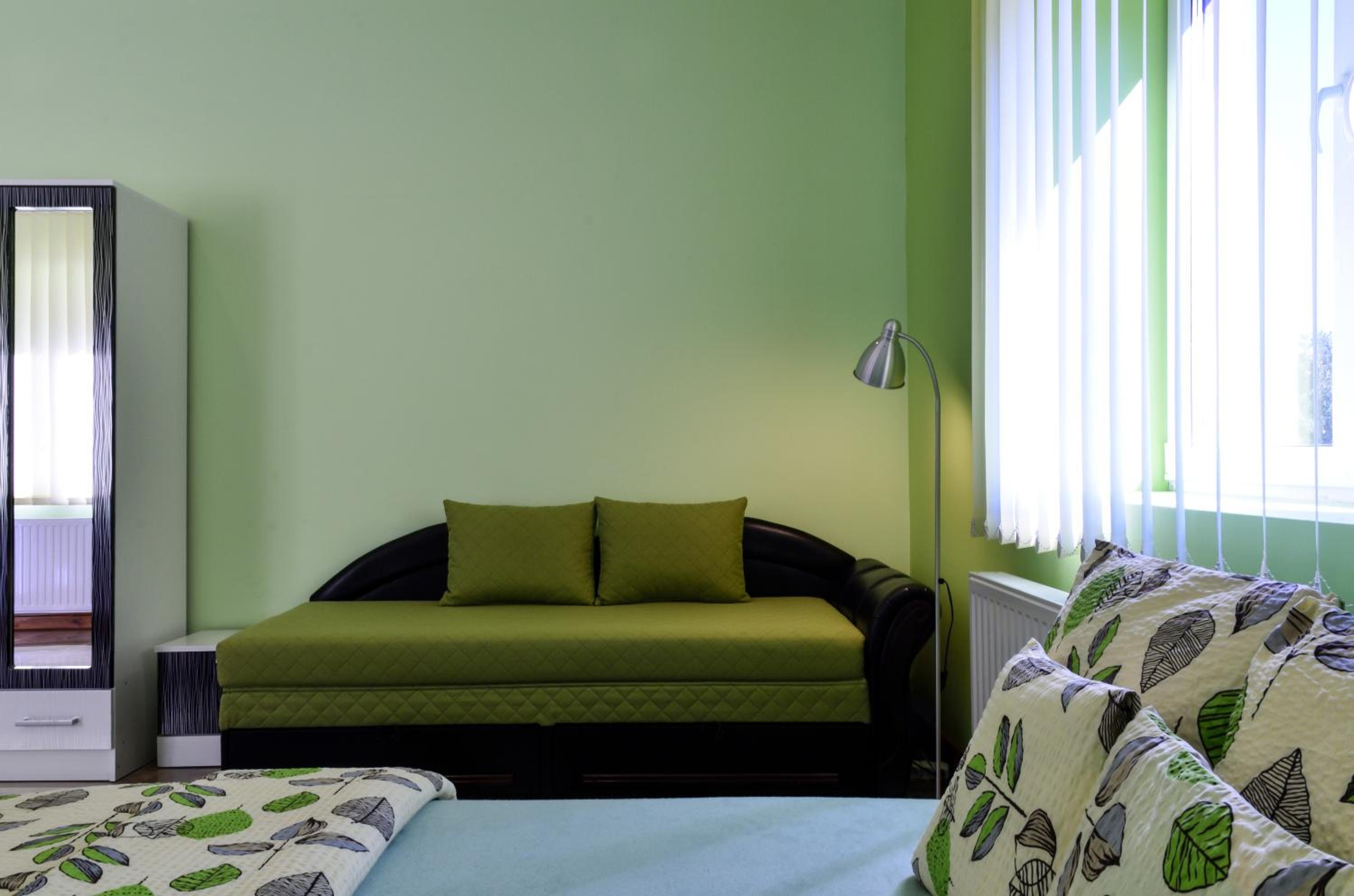 Two-Bedroom Ground Floor Apartment with Garden View - Photo 22