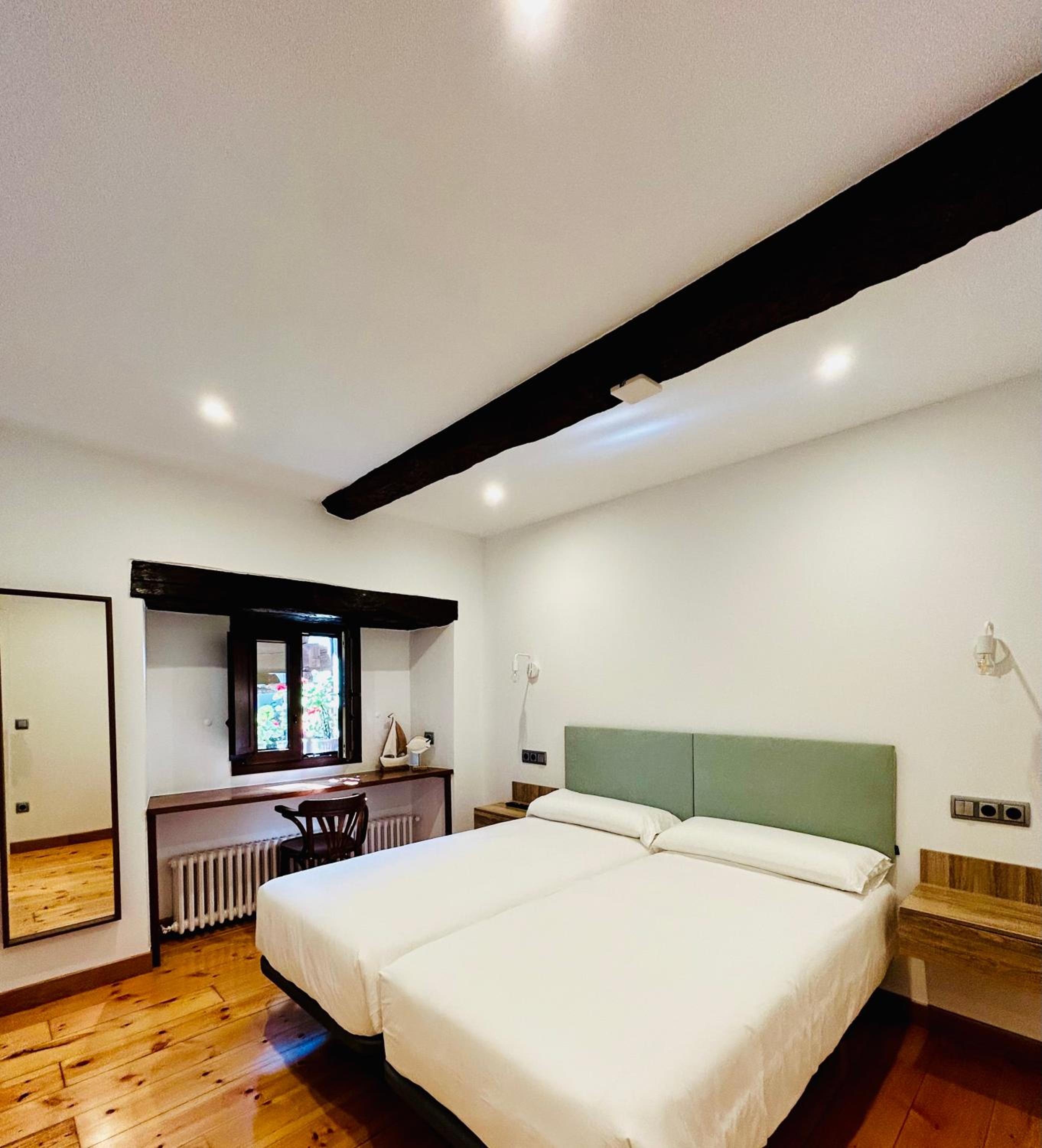 Apartamento de Dos Habitaciones con Vista al Jardín