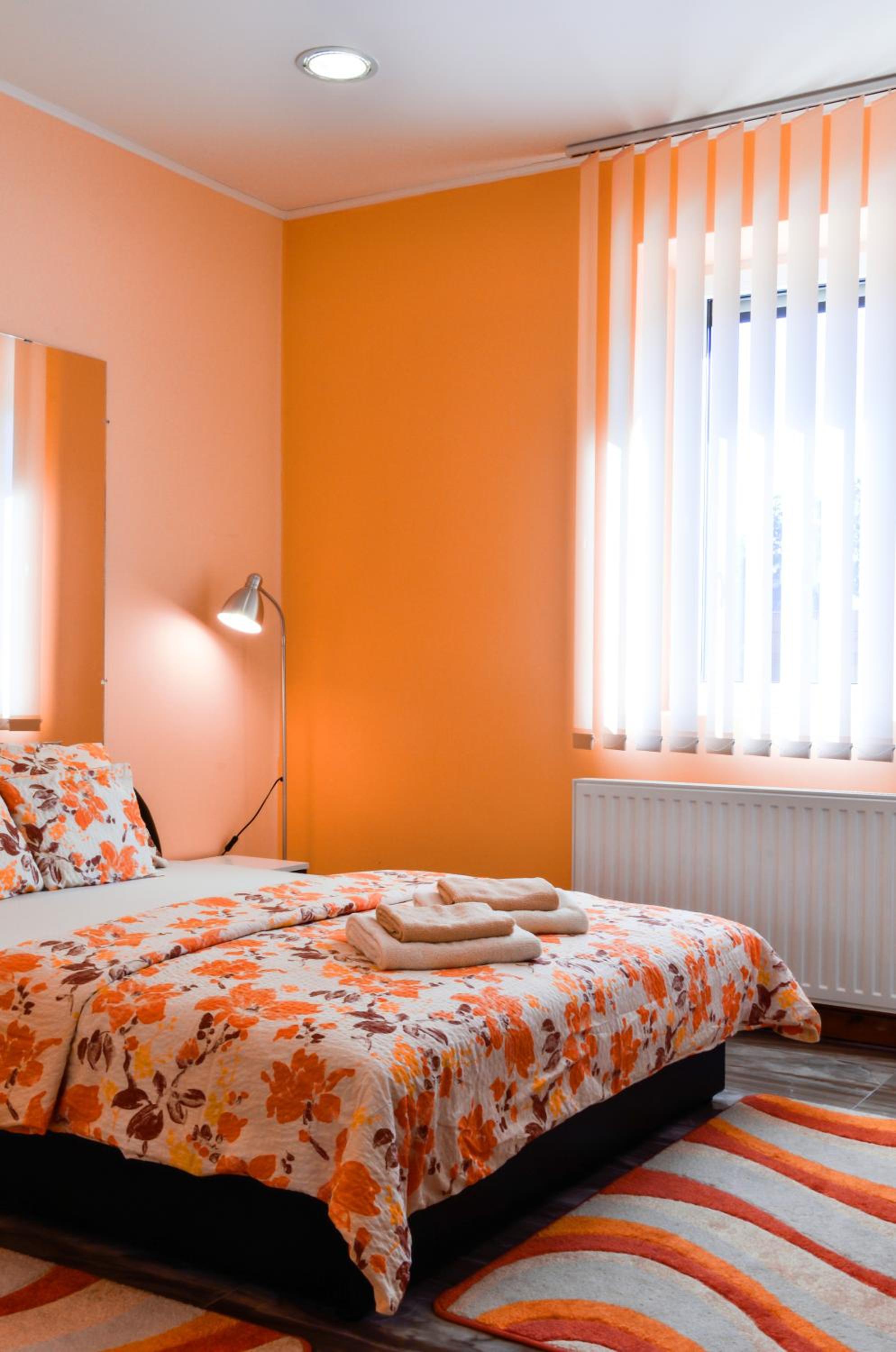 Two-Bedroom Ground Floor Apartment with Garden View - Photo 16