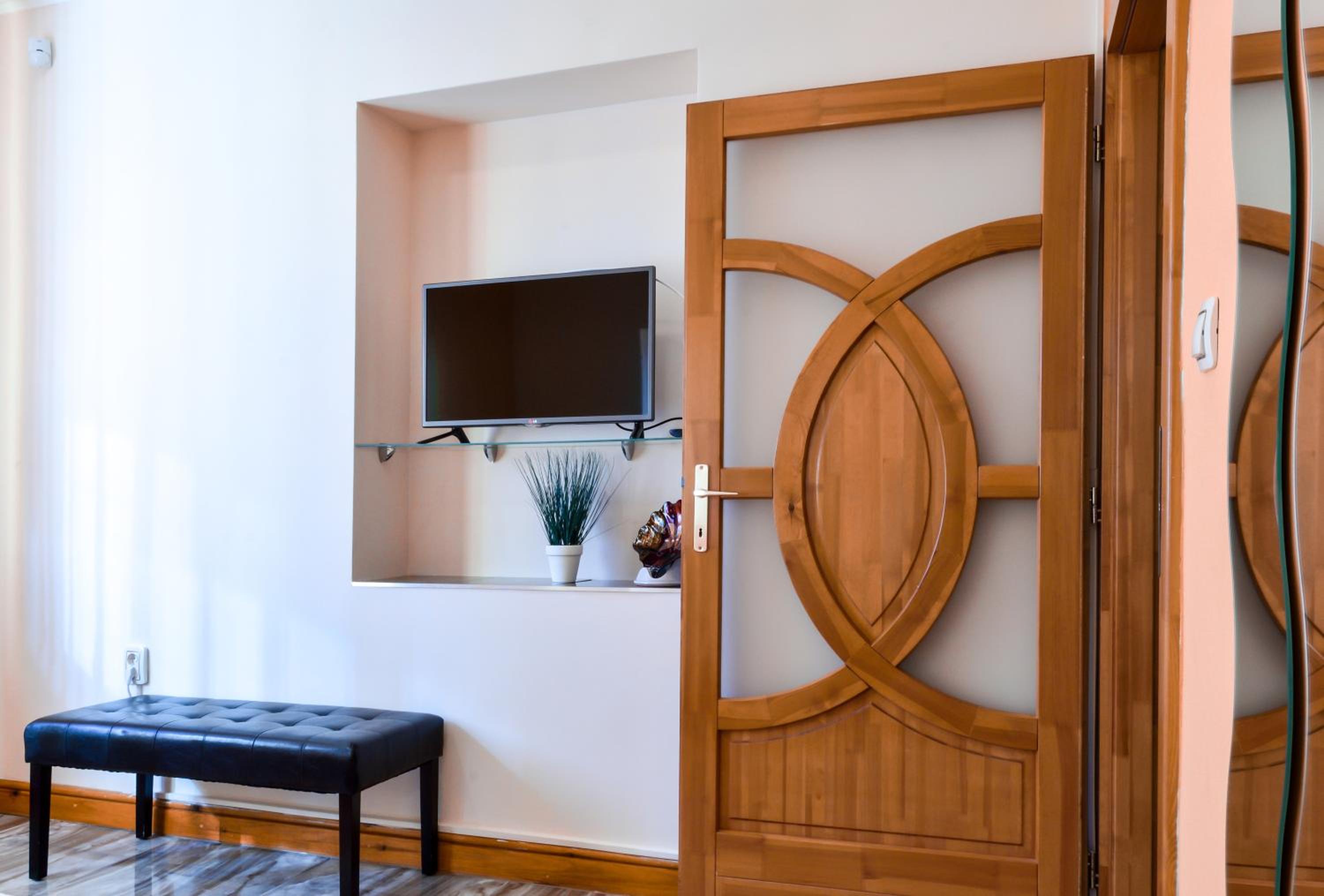 Two-Bedroom Ground Floor Apartment with Garden View - Photo 18