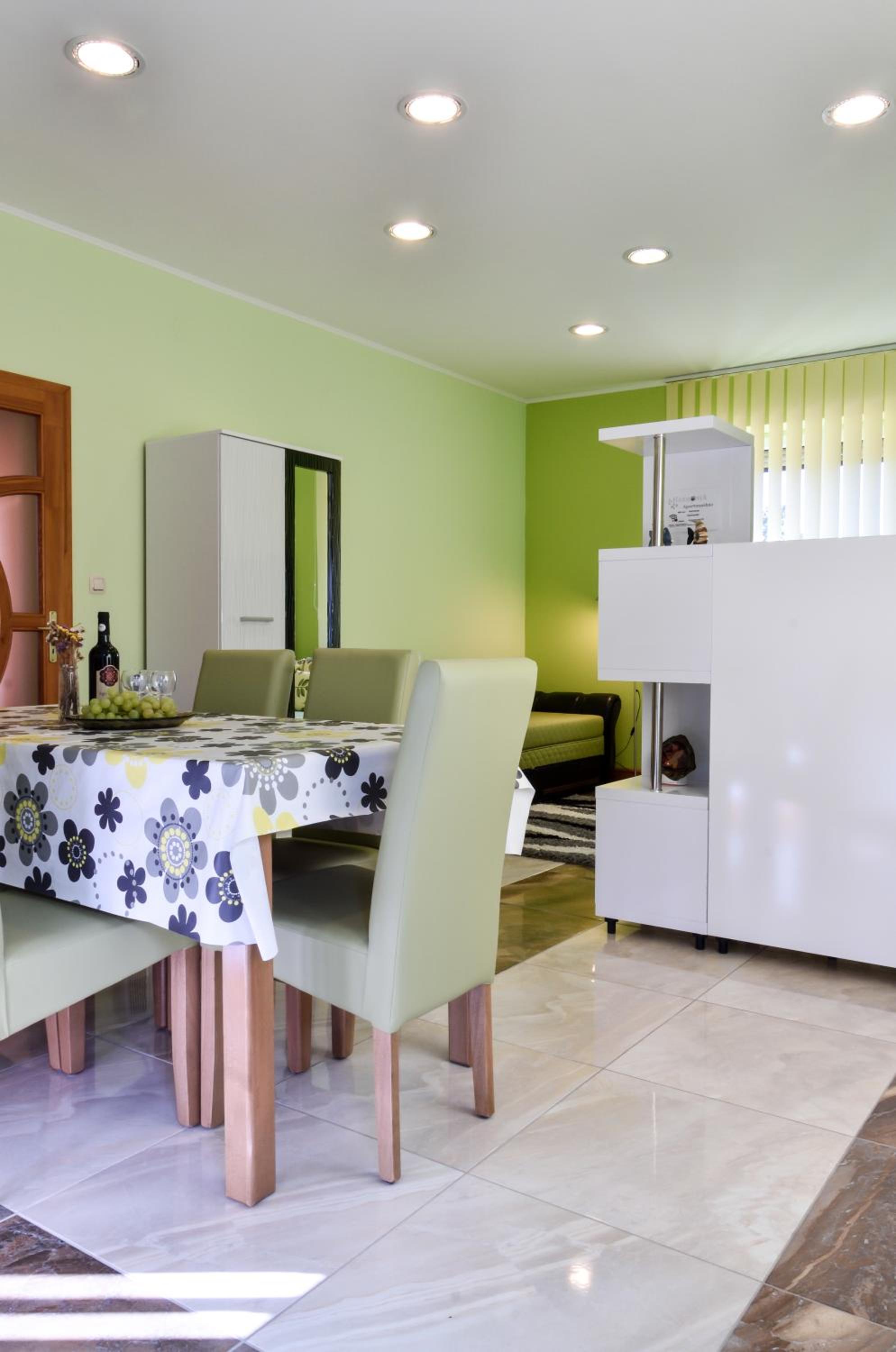 Two-Bedroom Ground Floor Apartment with Garden View - Photo 19