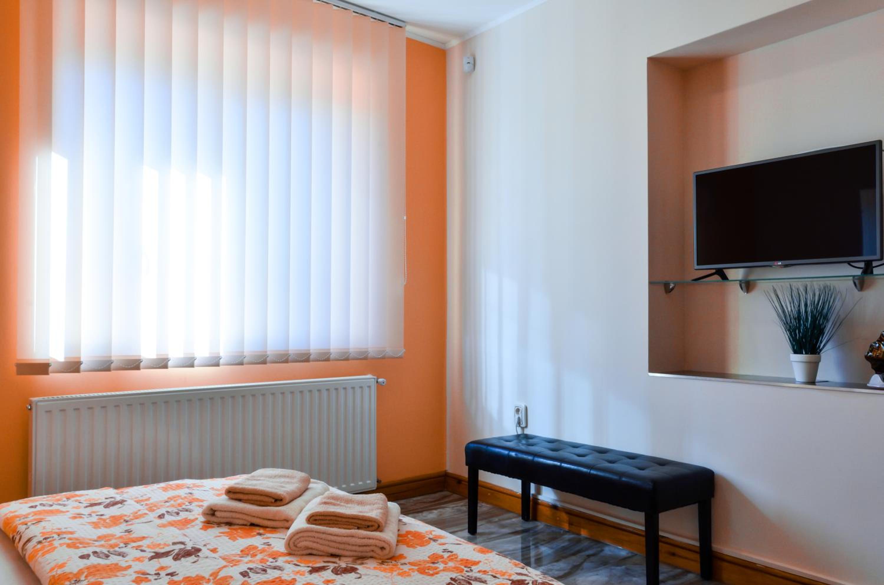 Two-Bedroom Ground Floor Apartment with Garden View - Photo 17