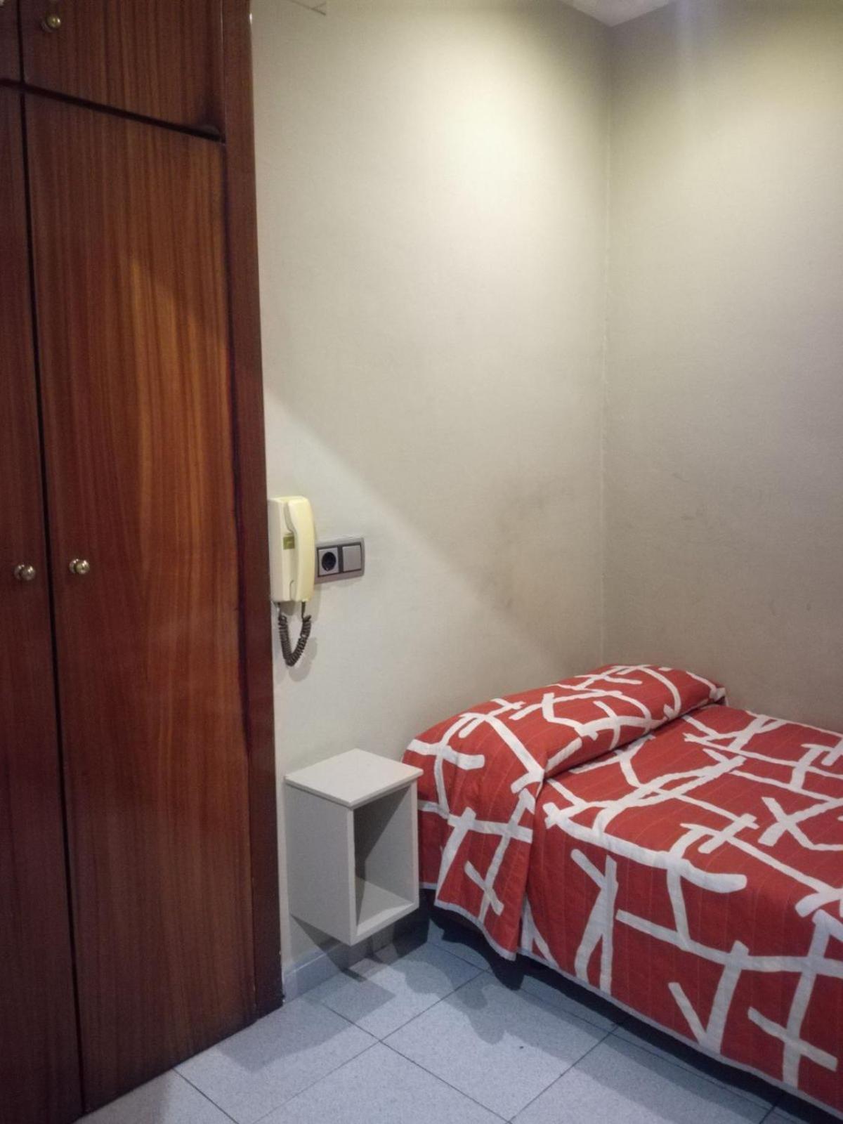 Habitación individual con baño compartido