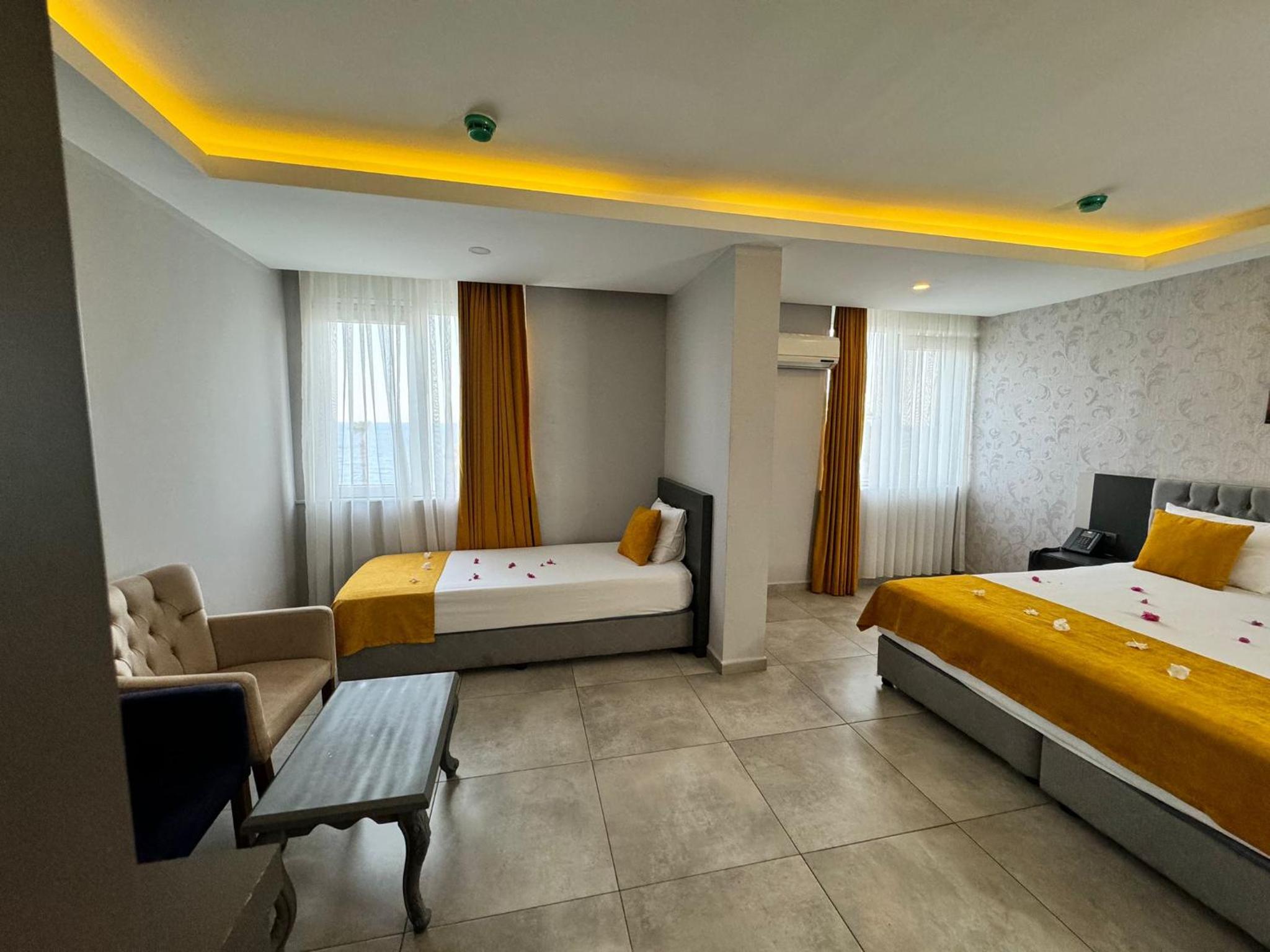 Standard Double or Twin Room thumbnail 6