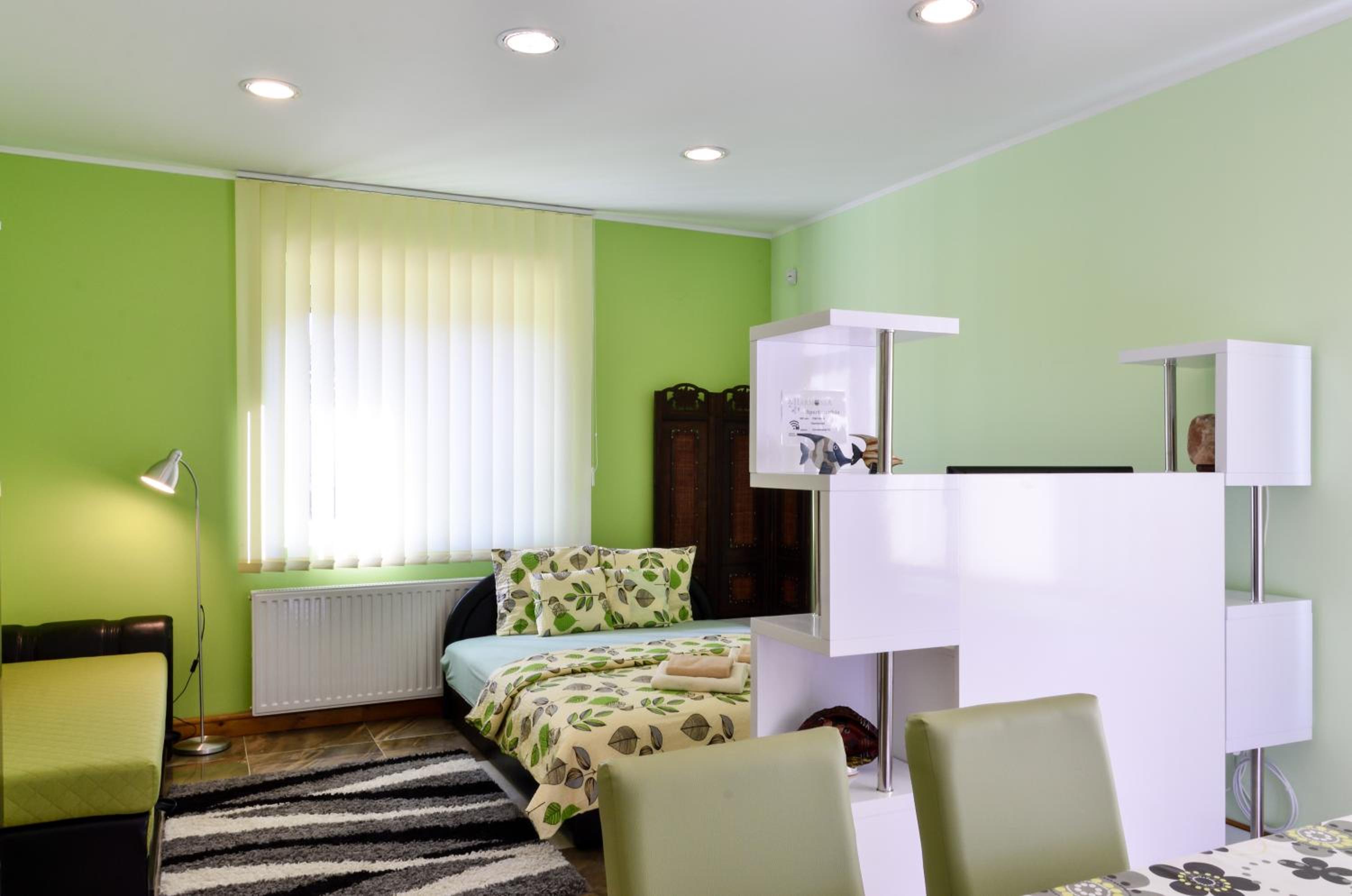 Two-Bedroom Ground Floor Apartment with Garden View - Photo 11