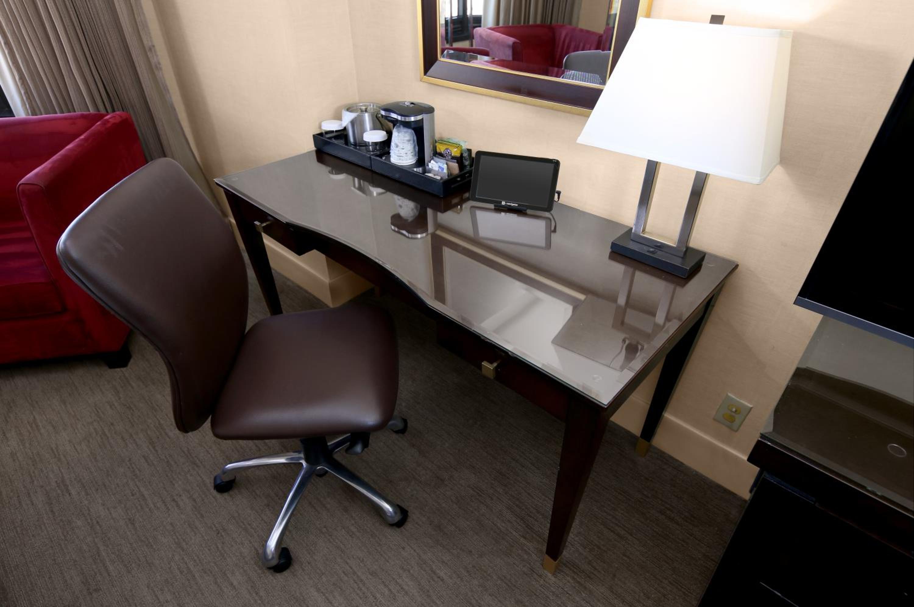 Double Room with Two Double Beds - Hearing Access - Photo 2