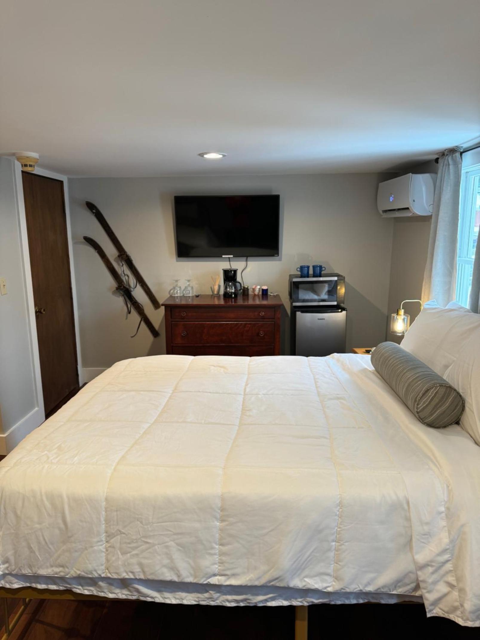 Family Room with Bathroom photo 1