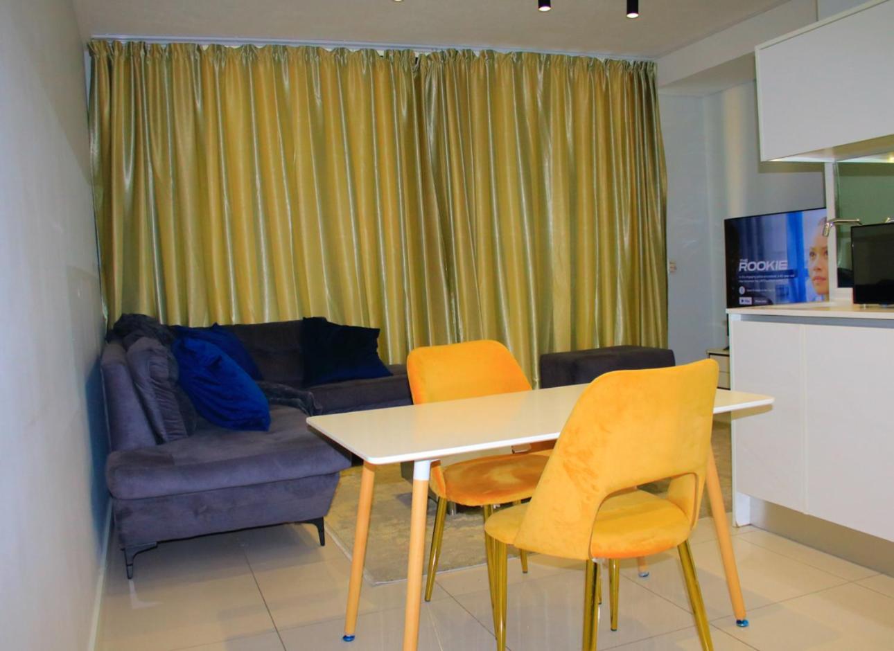 One-Bedroom Apartment photo 3