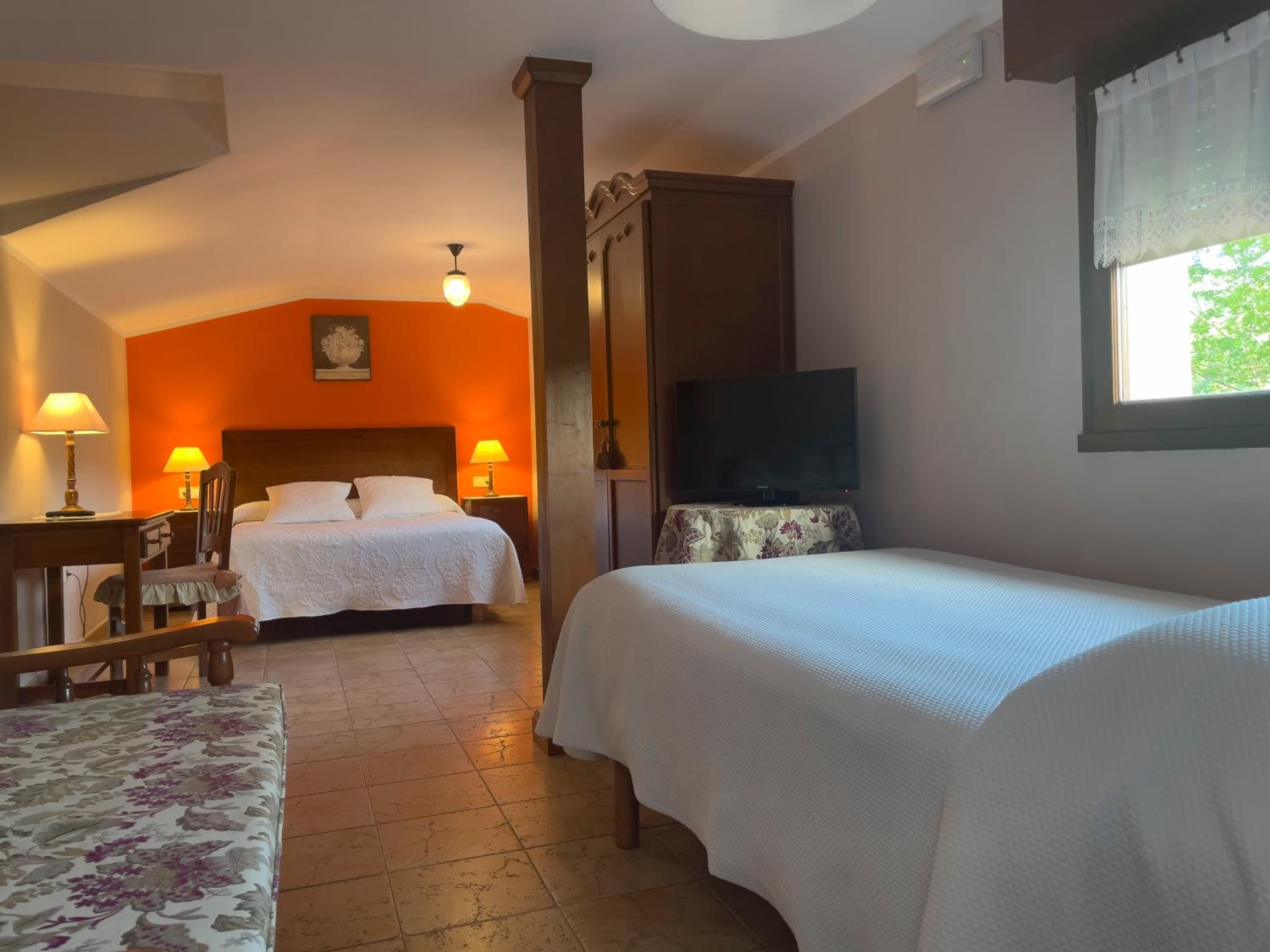 Twin Room - Photo 2