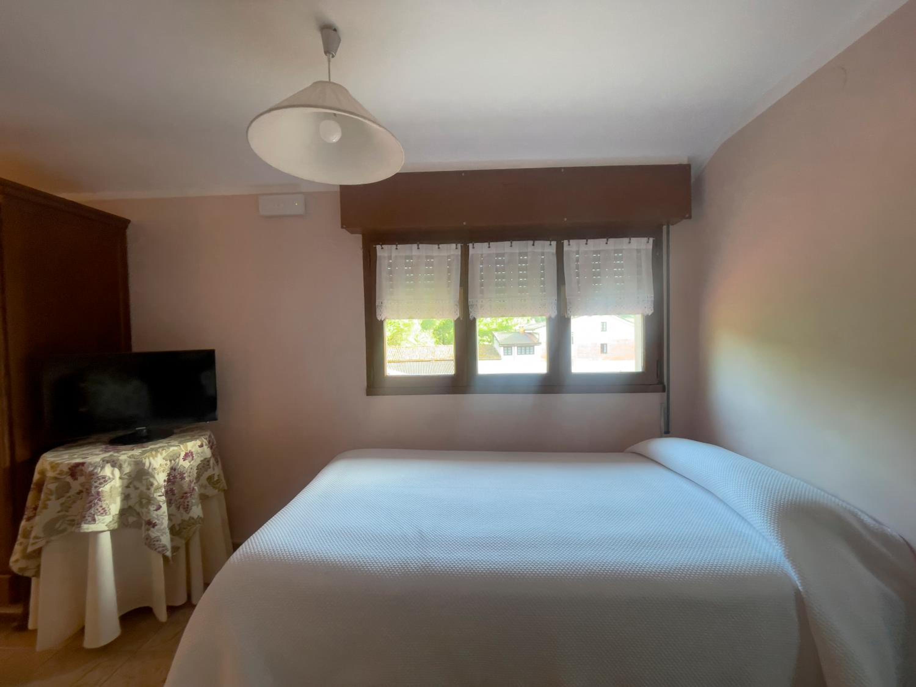 Twin Room - Photo 5