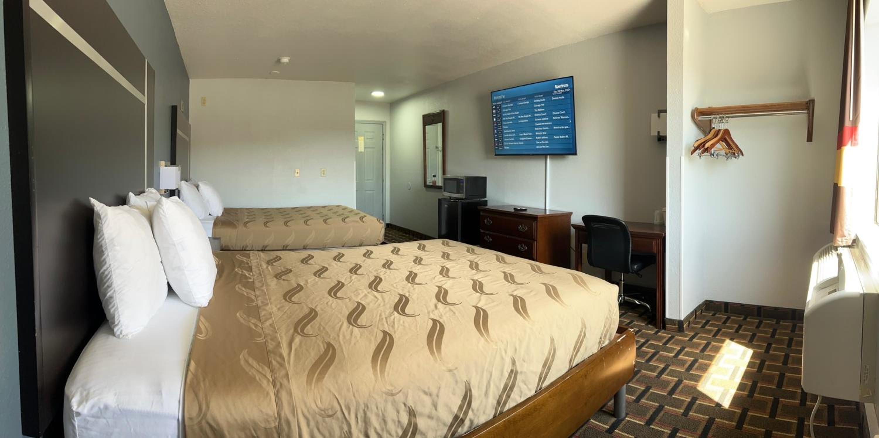 Double Room with Two Double Beds - Photo 2