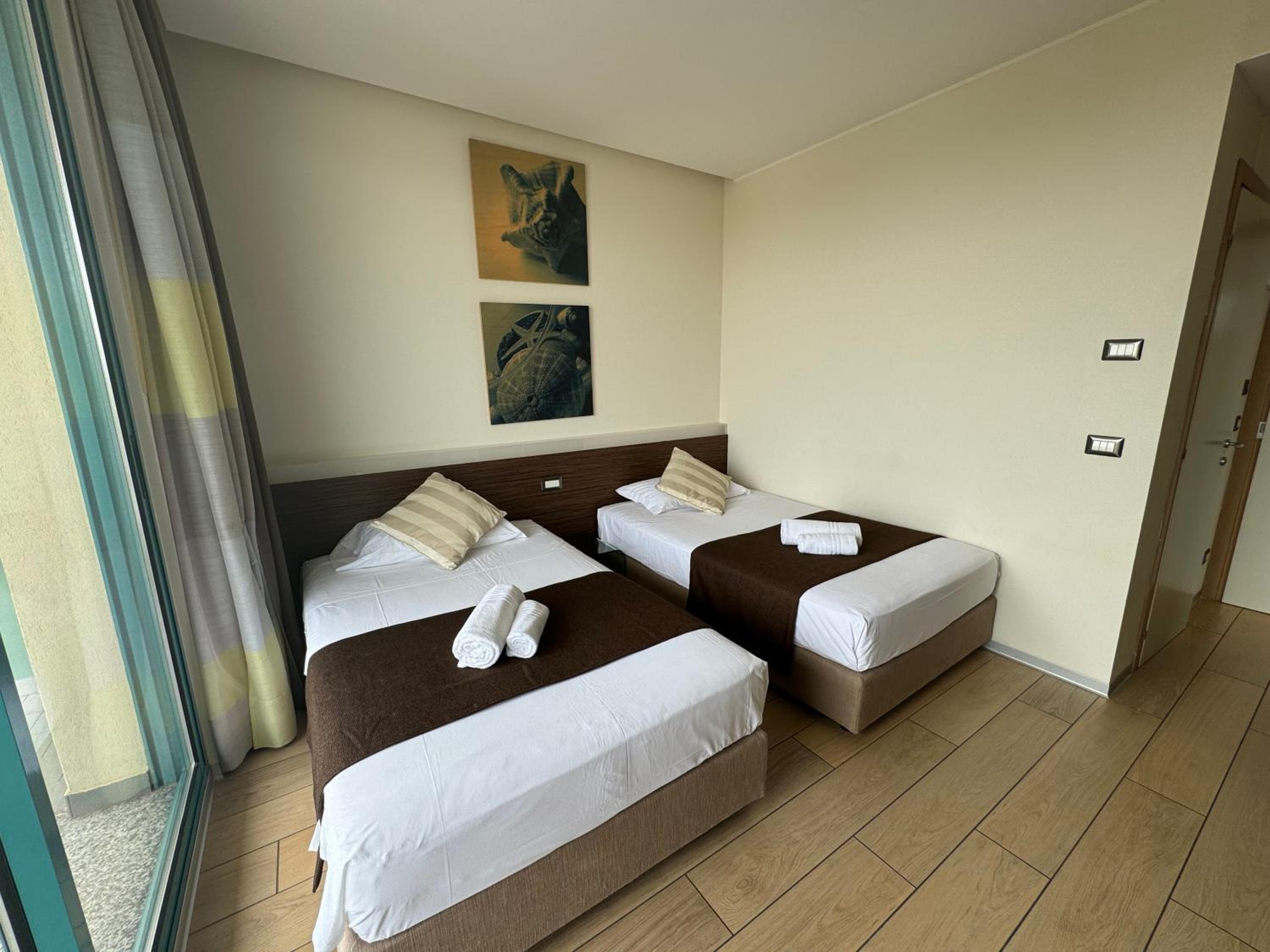 Deluxe Twin Room - Photo 6