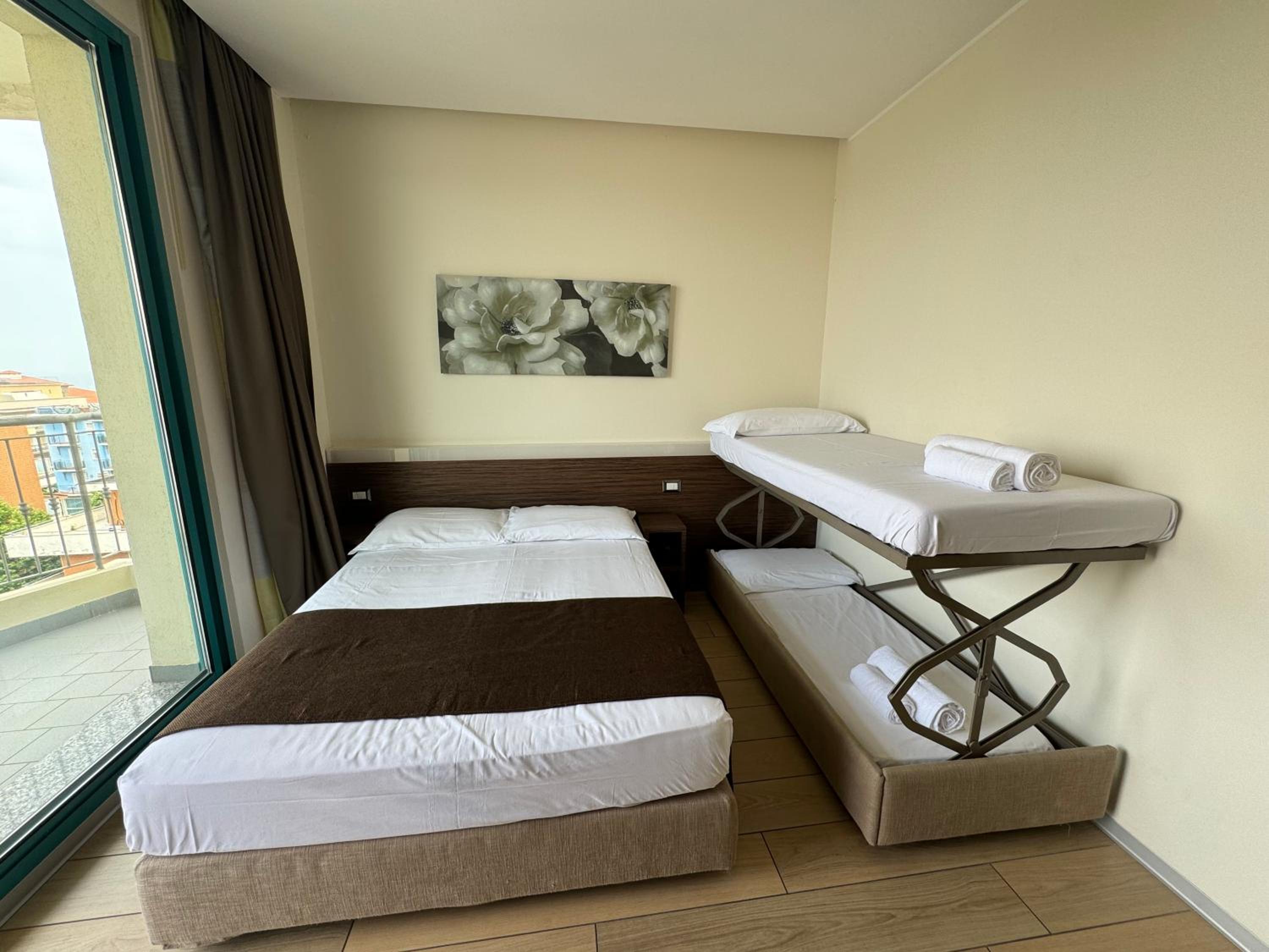 Superior Quadruple Room With Balcony - Photo 17