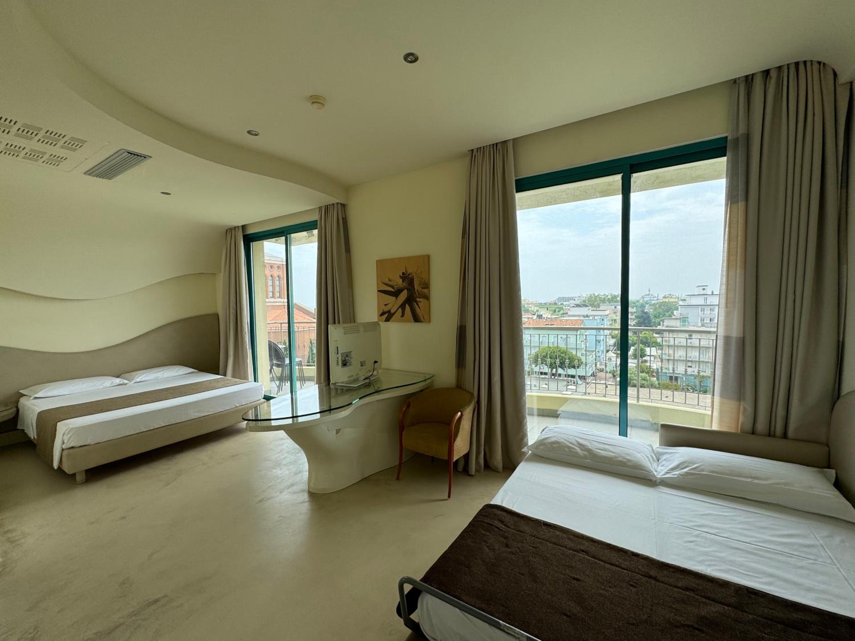 Superior Quadruple Room With Balcony - Photo 18