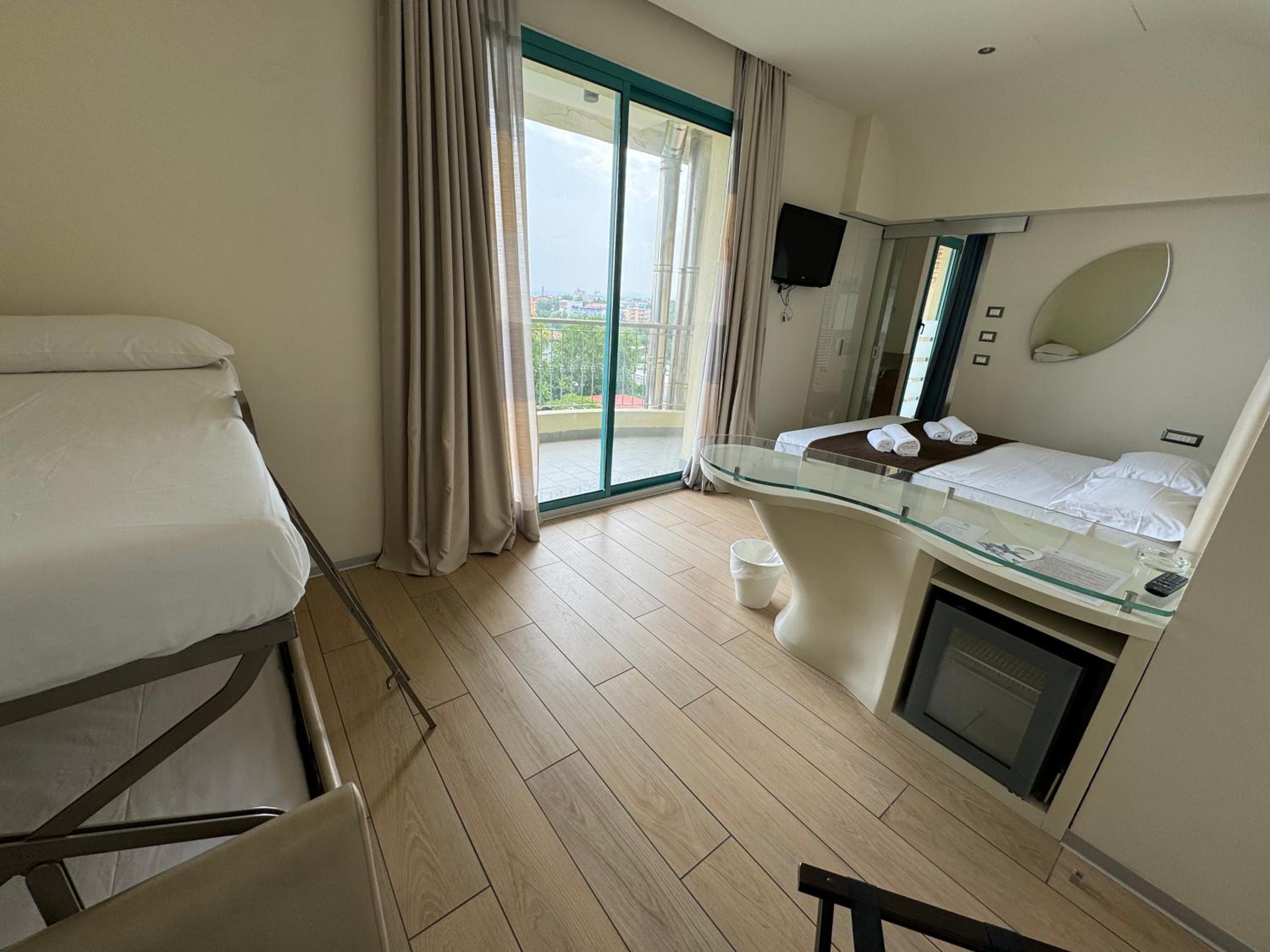 Superior Quadruple Room With Balcony - Photo 13