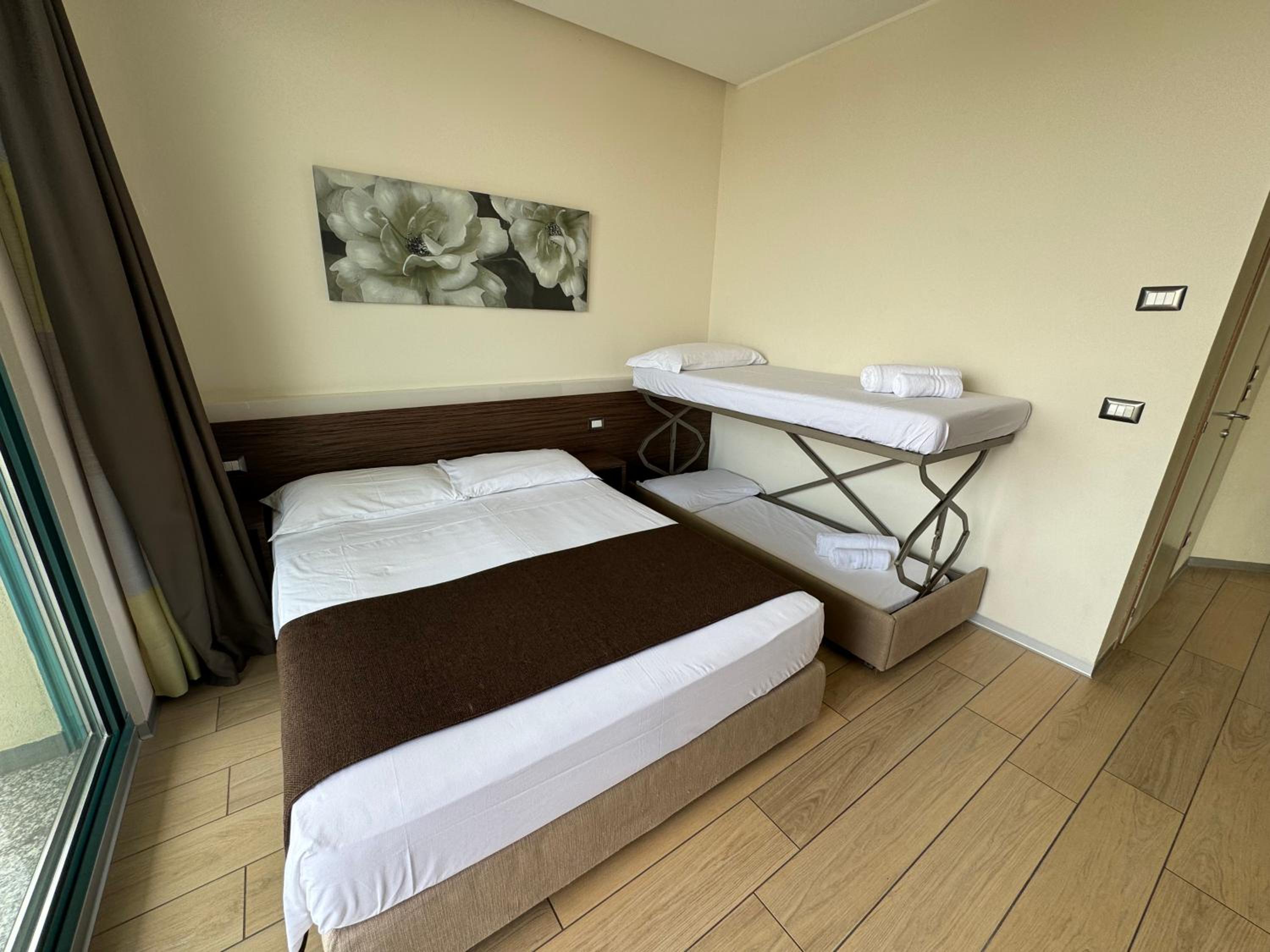 Superior Quadruple Room With Balcony - Photo 12