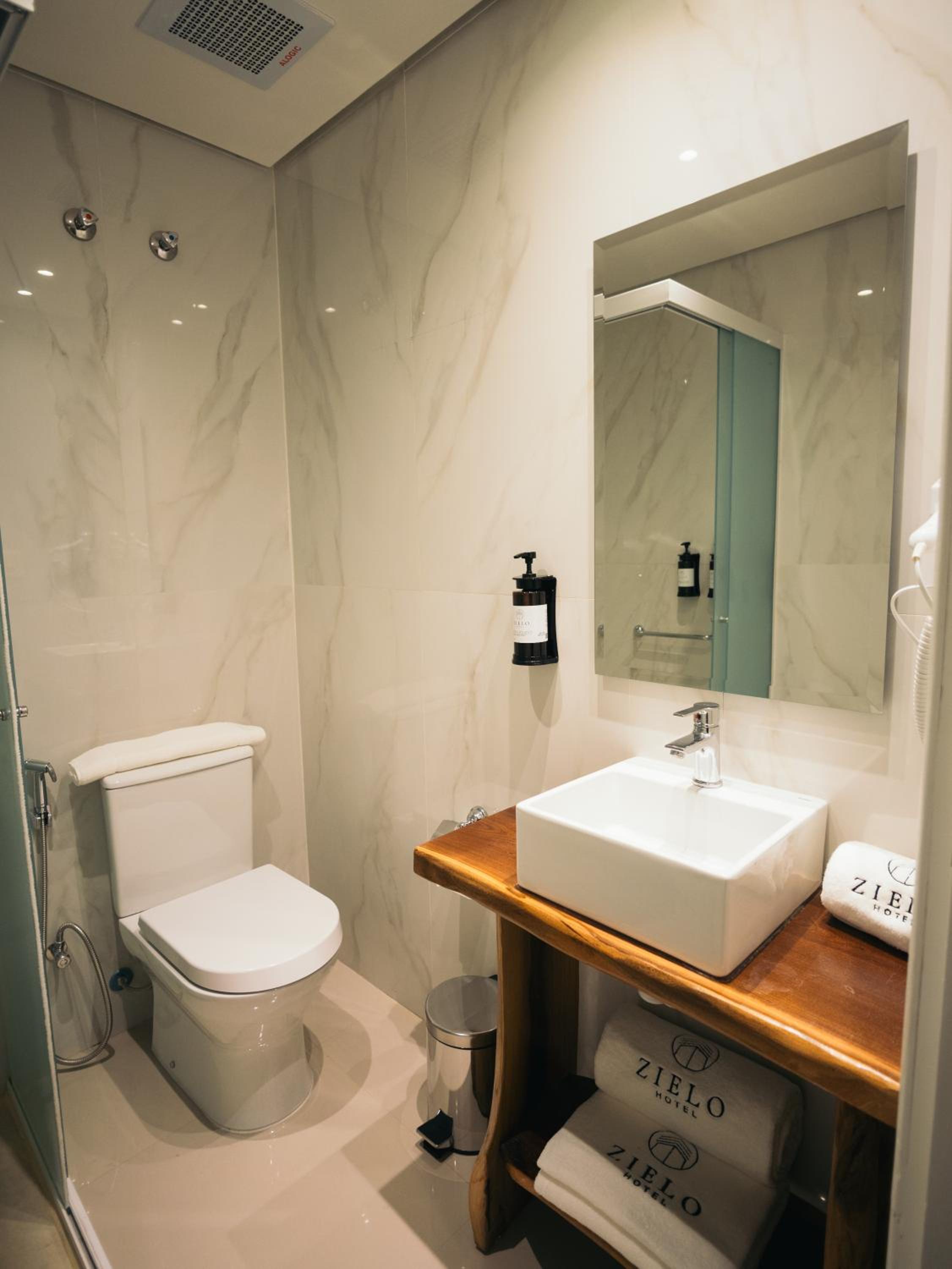 Deluxe Queen Room photo 3