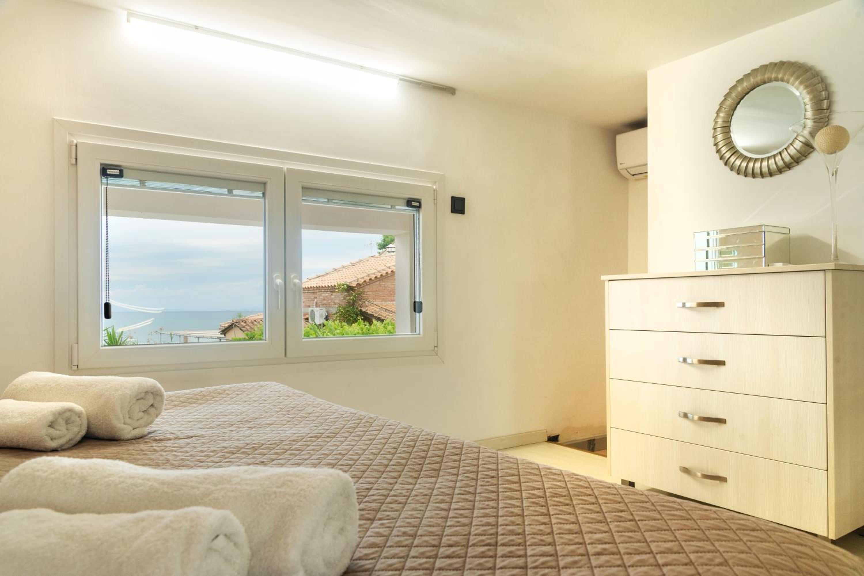 Deluxe Family Suite photo 3