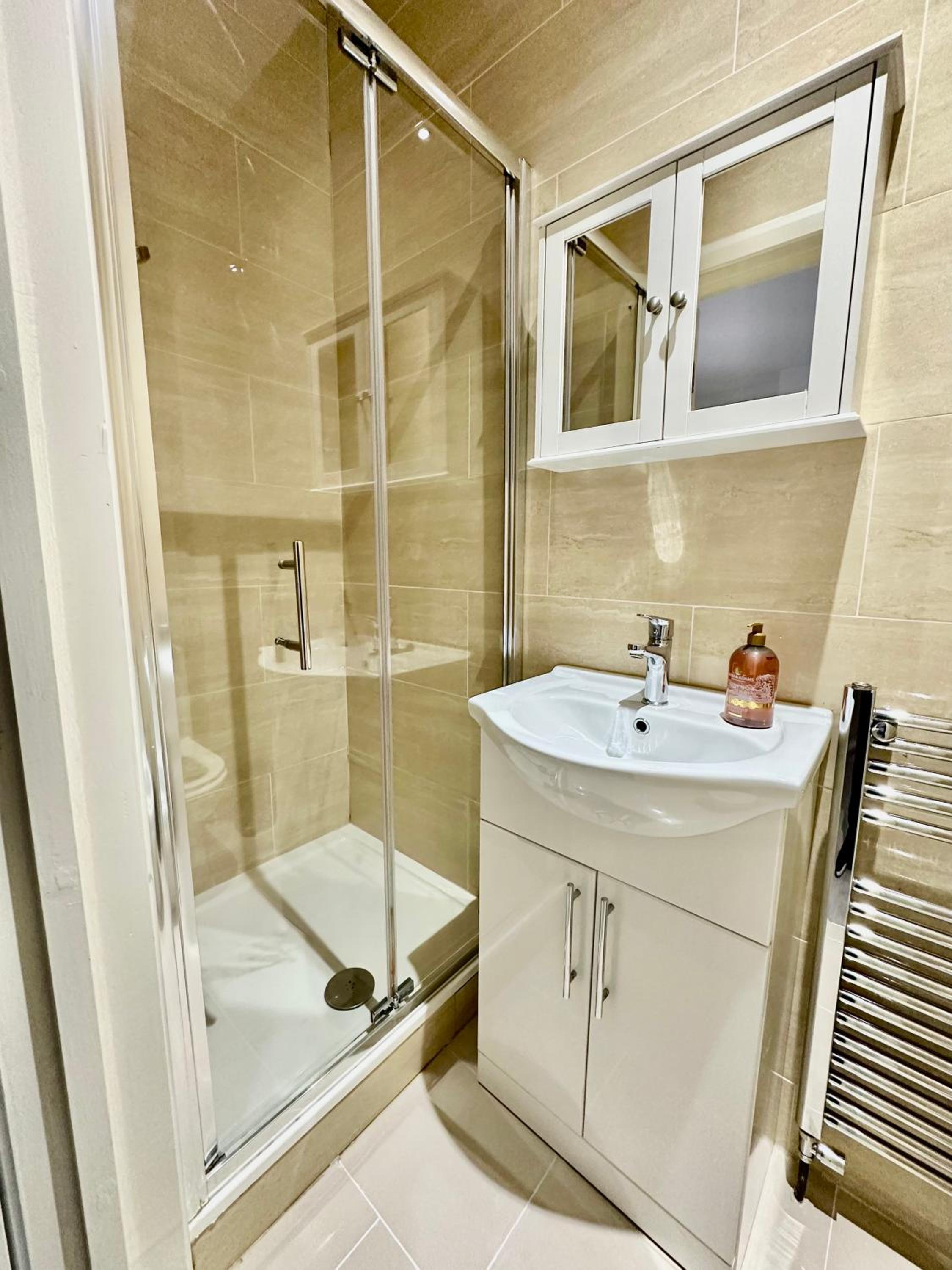 Deluxe Double Room with Shower photo 3