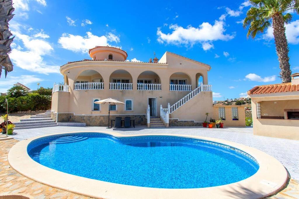 Three-Bedroom Villa photo 2