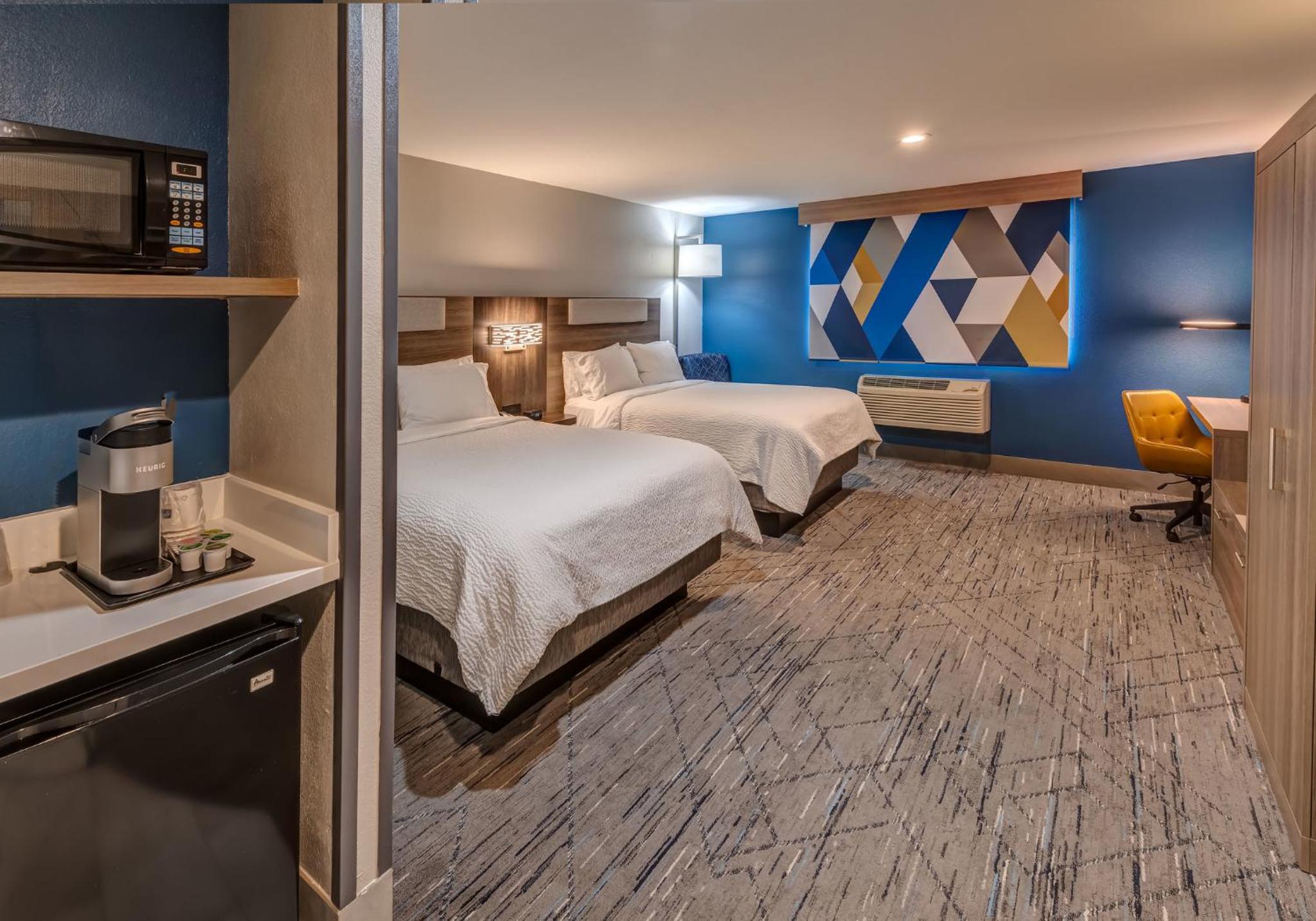 Standard Queen Room with Two Queen Beds - Photo 1