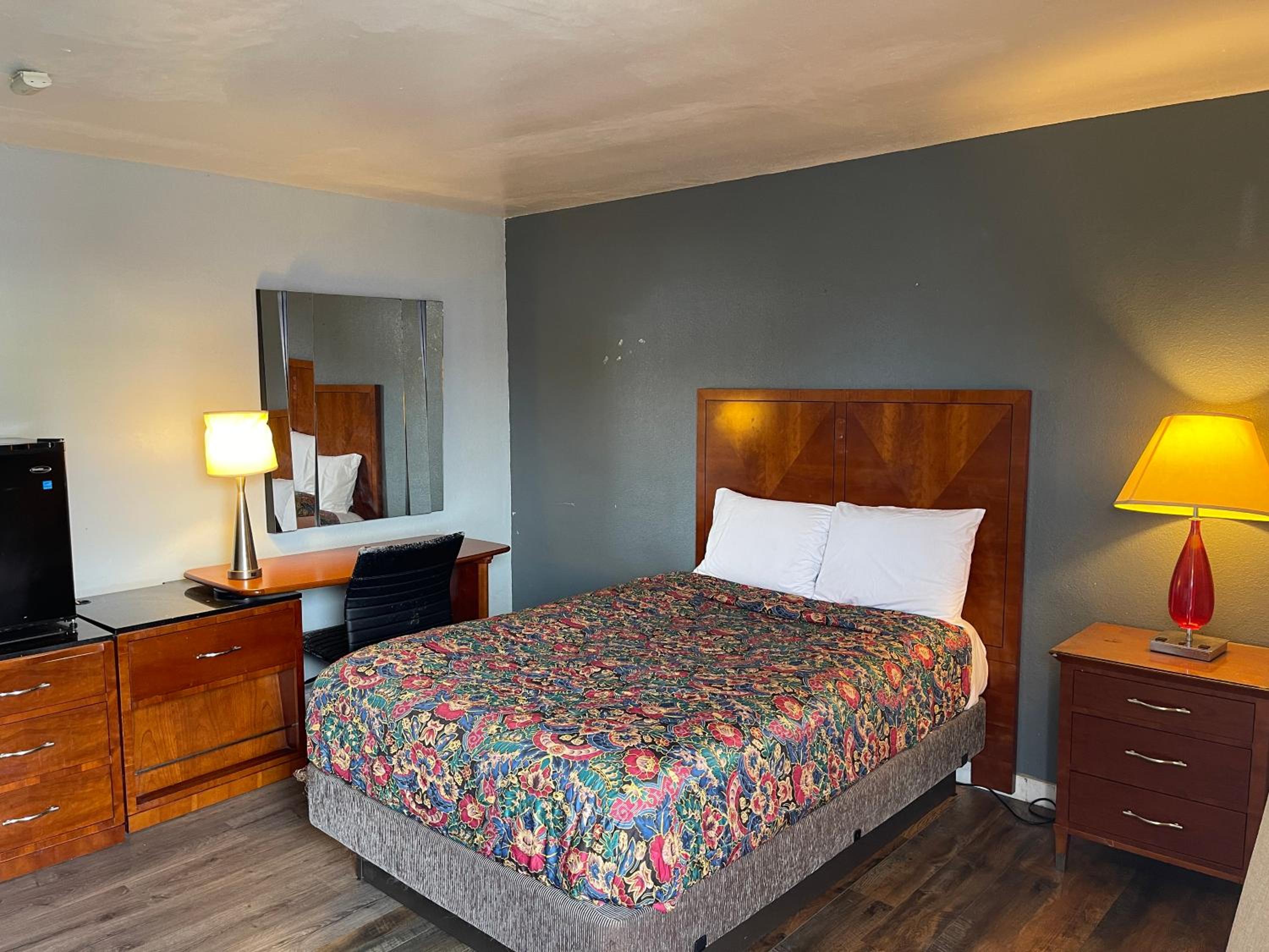 Standard Queen Room photo 1