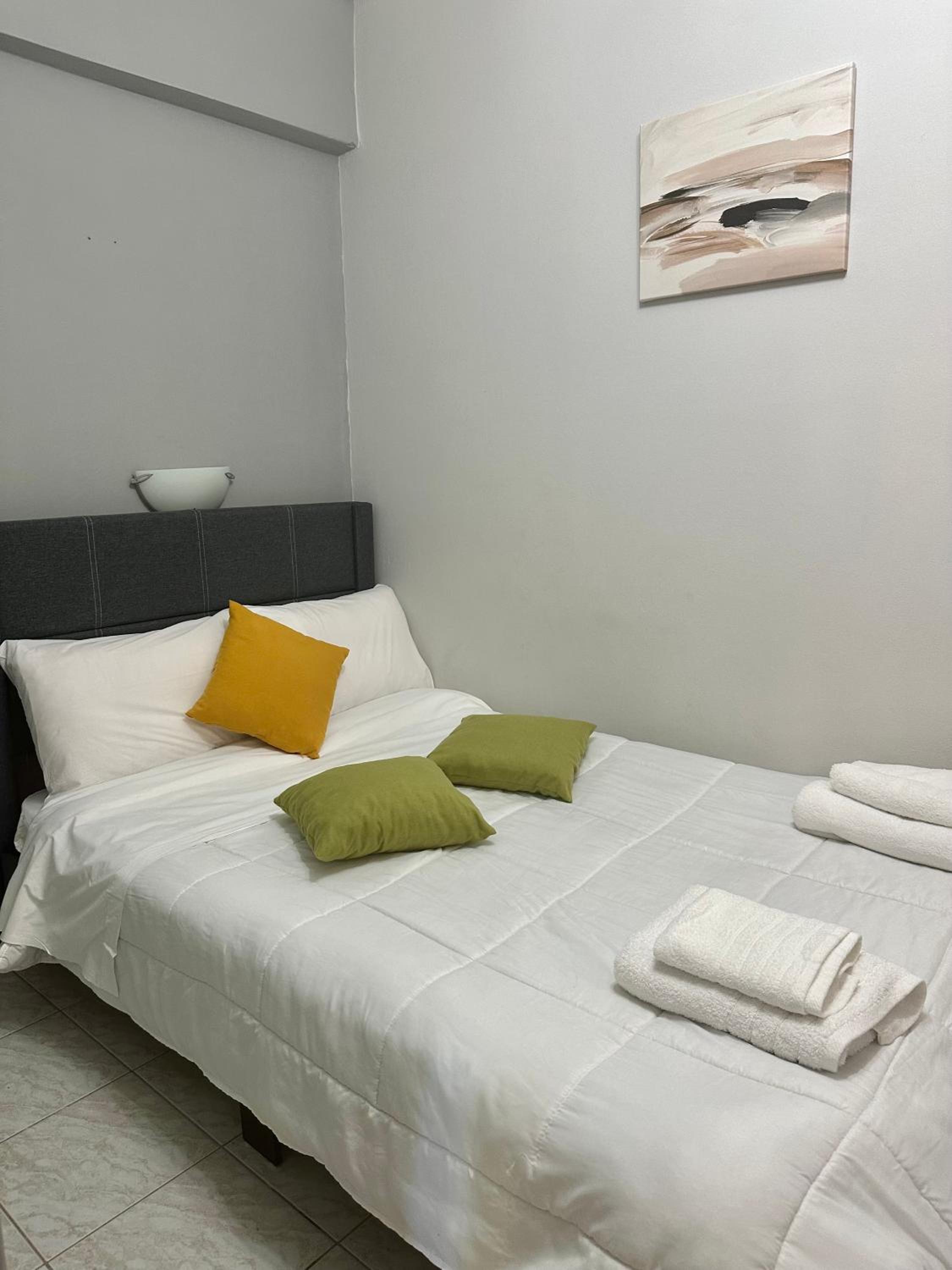 One-Bedroom Apartment photo 1