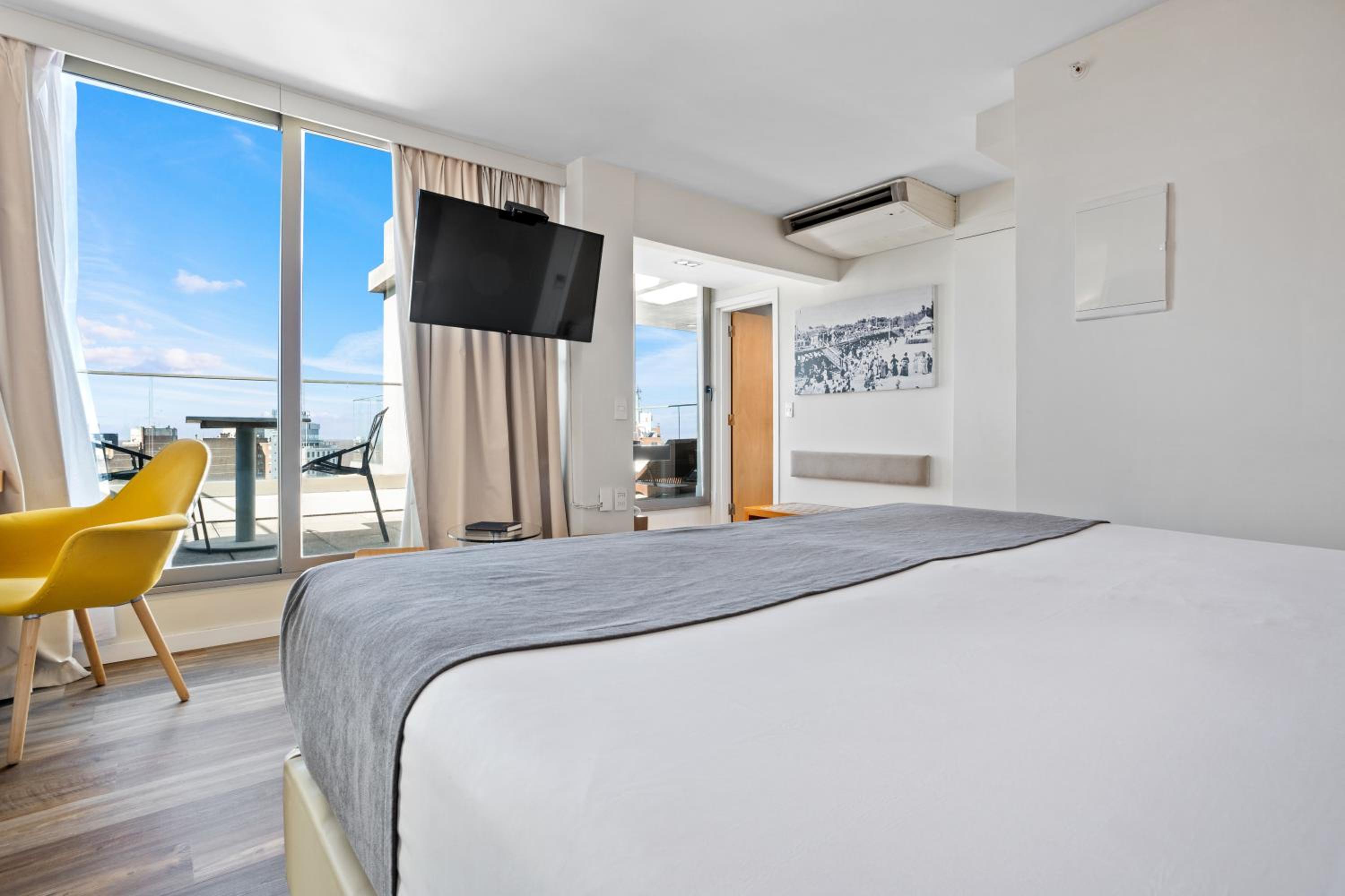 Deluxe Double Room with Balcony and Sea View photo 3