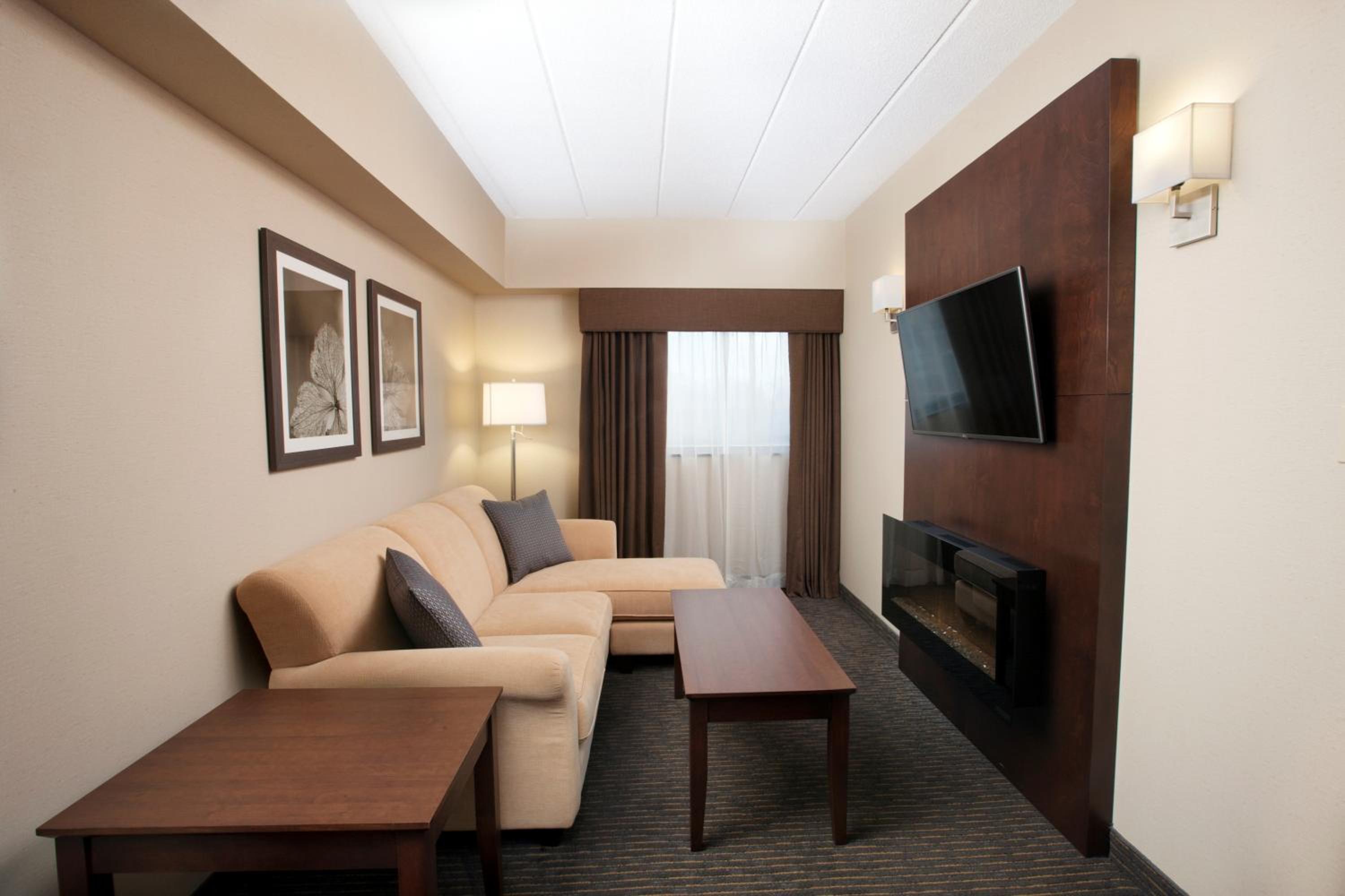 King Room - Non-Smoking - Photo 3