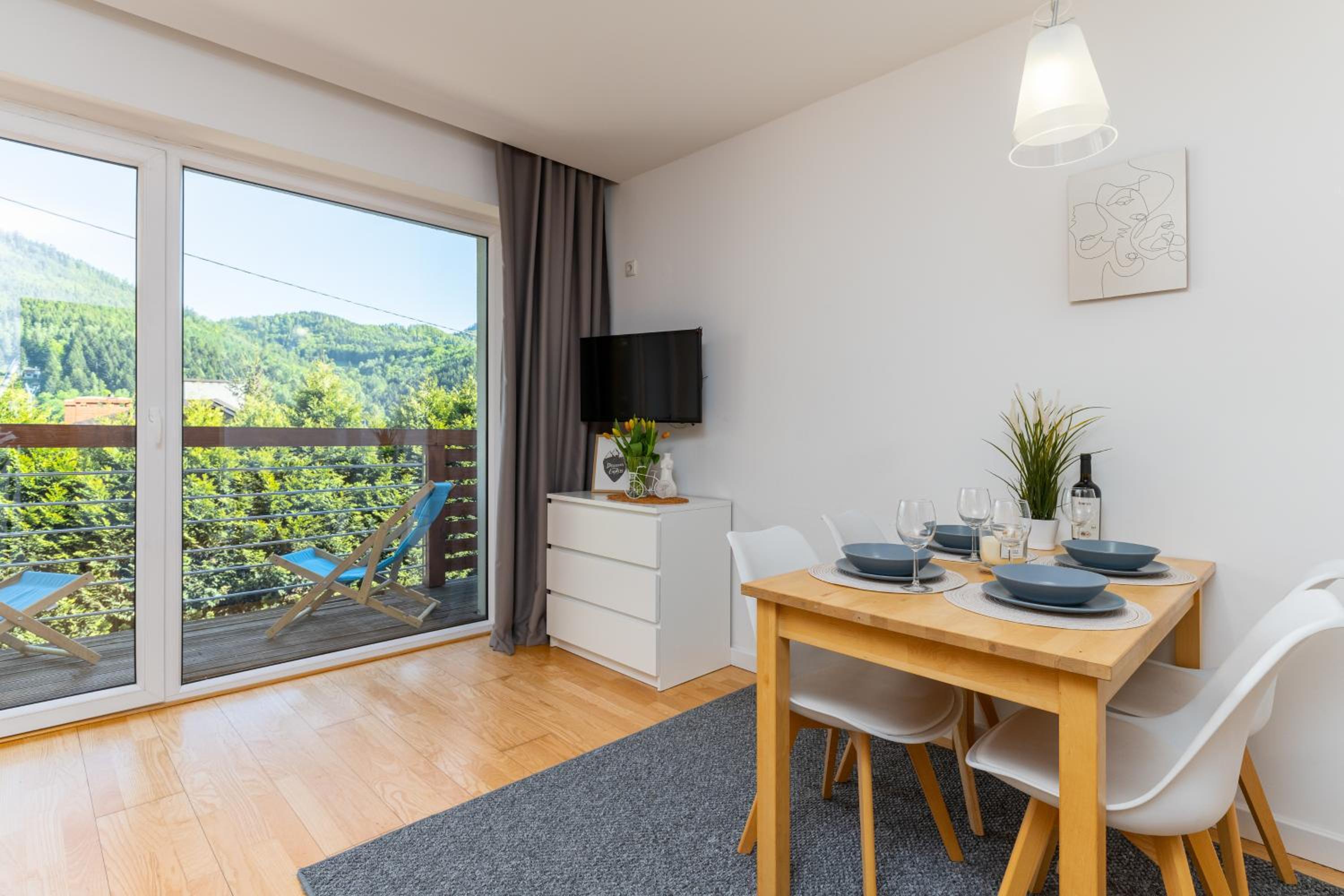 One-Bedroom Apartment - Photo 2