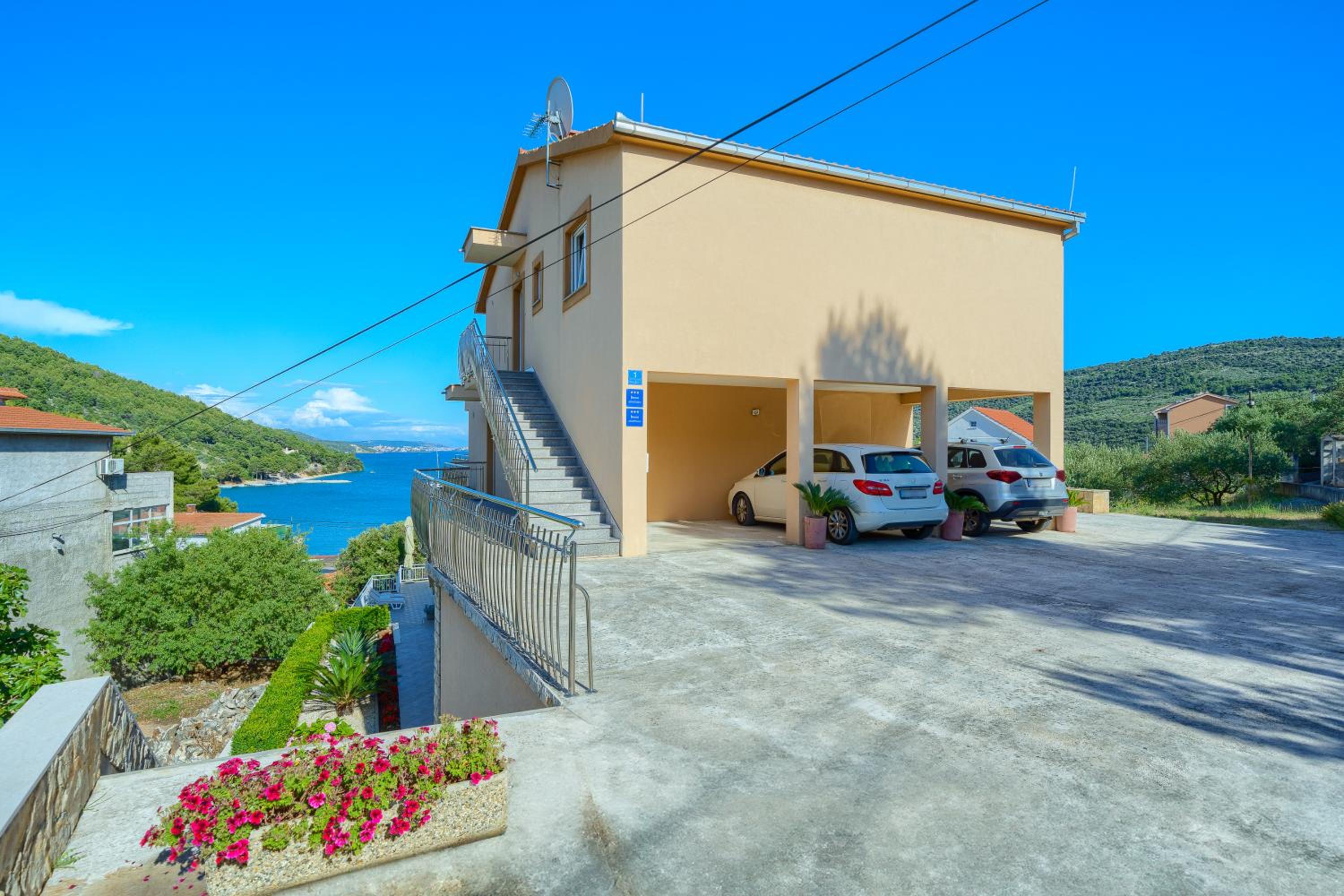 Villa photo 2
